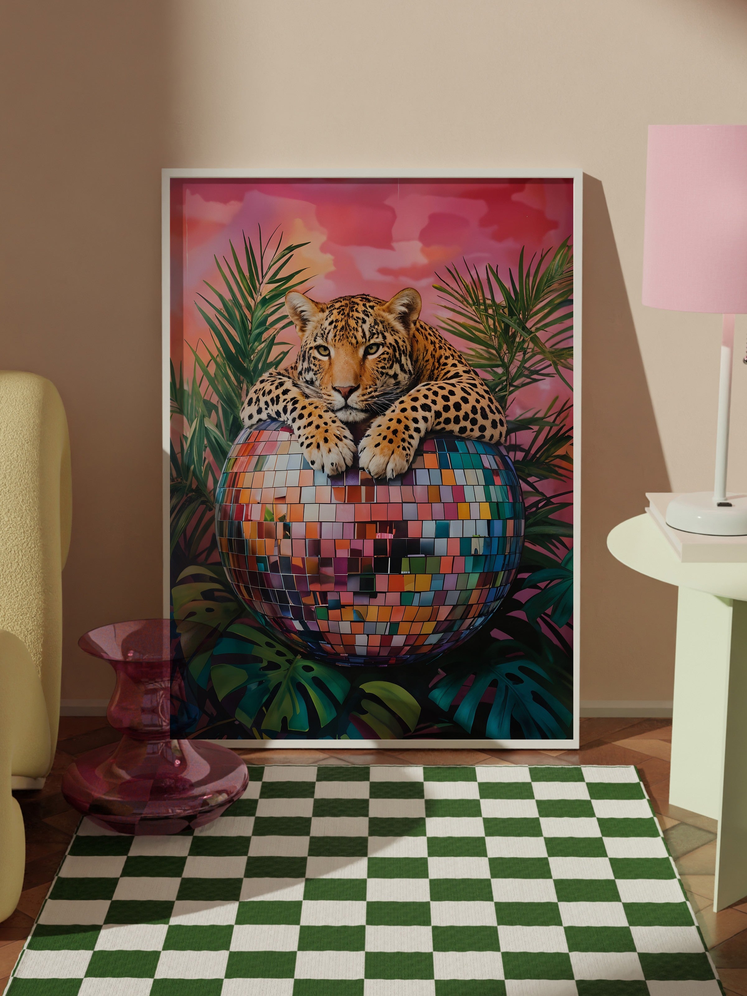 Beyaz Çerçeveli Tablo, Leopard on Disco Ball, Comfort Serisi Poster ve Duvar Tablosu, NO:108942