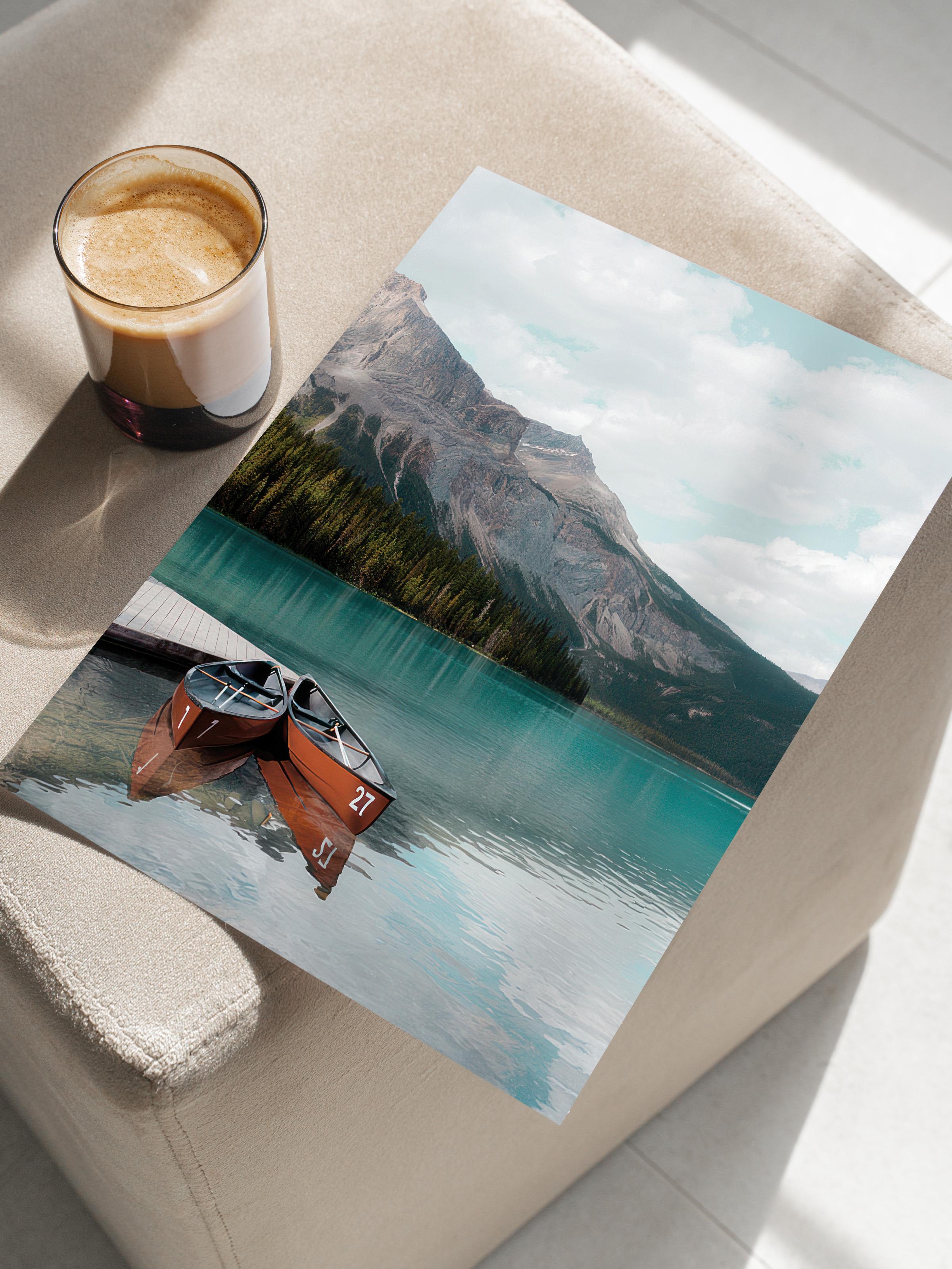 Boats on Lake Louise Poster, Dikey Duvar Tablosu Comfort Serisi NO:108442