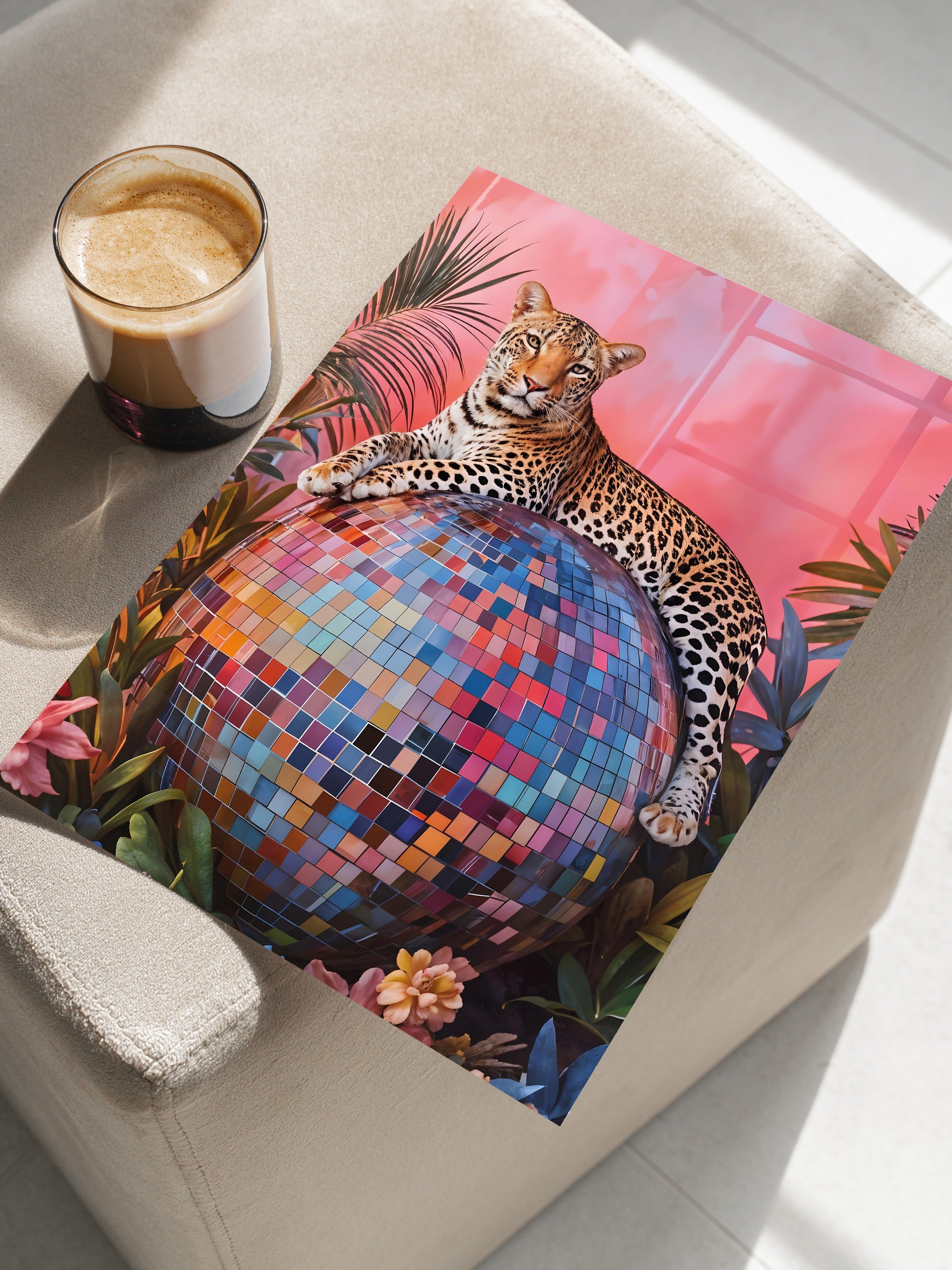 Çerçevesiz Poster, Leopard on Disco Ball, Comfort Serisi Duvar Posteri, NO:108943