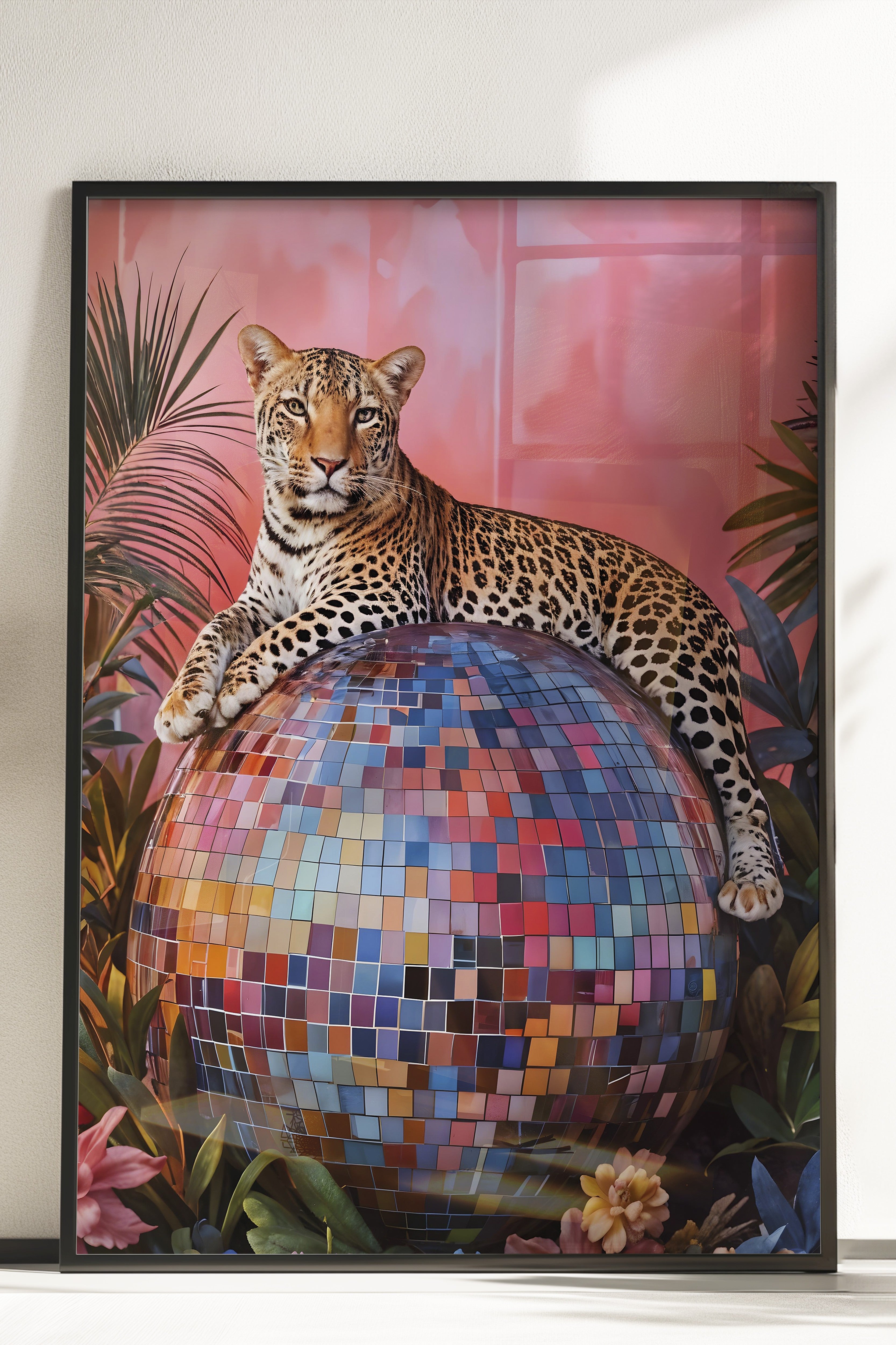 Çerçevesiz Poster, Leopard on Disco Ball, Comfort Serisi Duvar Posteri, NO:108943