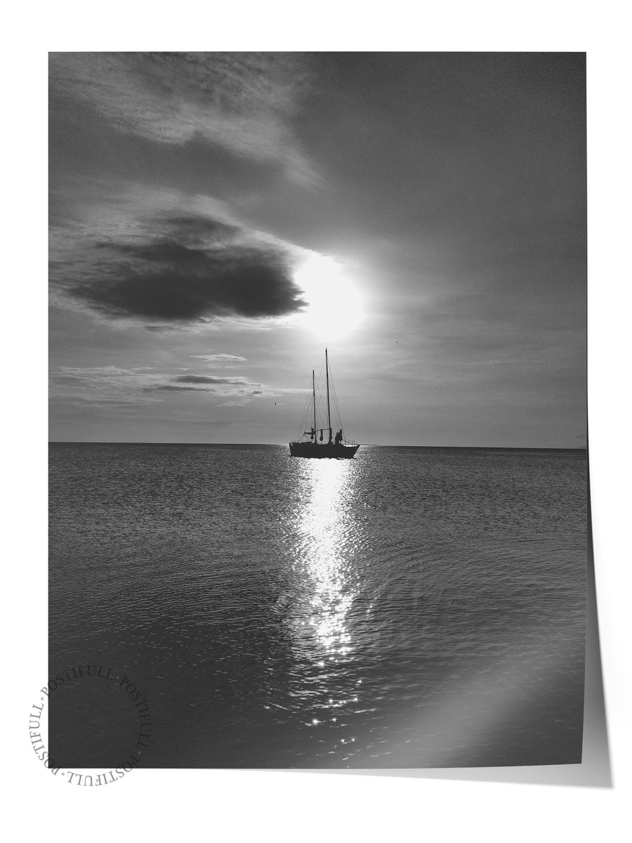 Gün Batımında Deniz ve Yelkenli Fotoğraf Çerçevesiz Poster