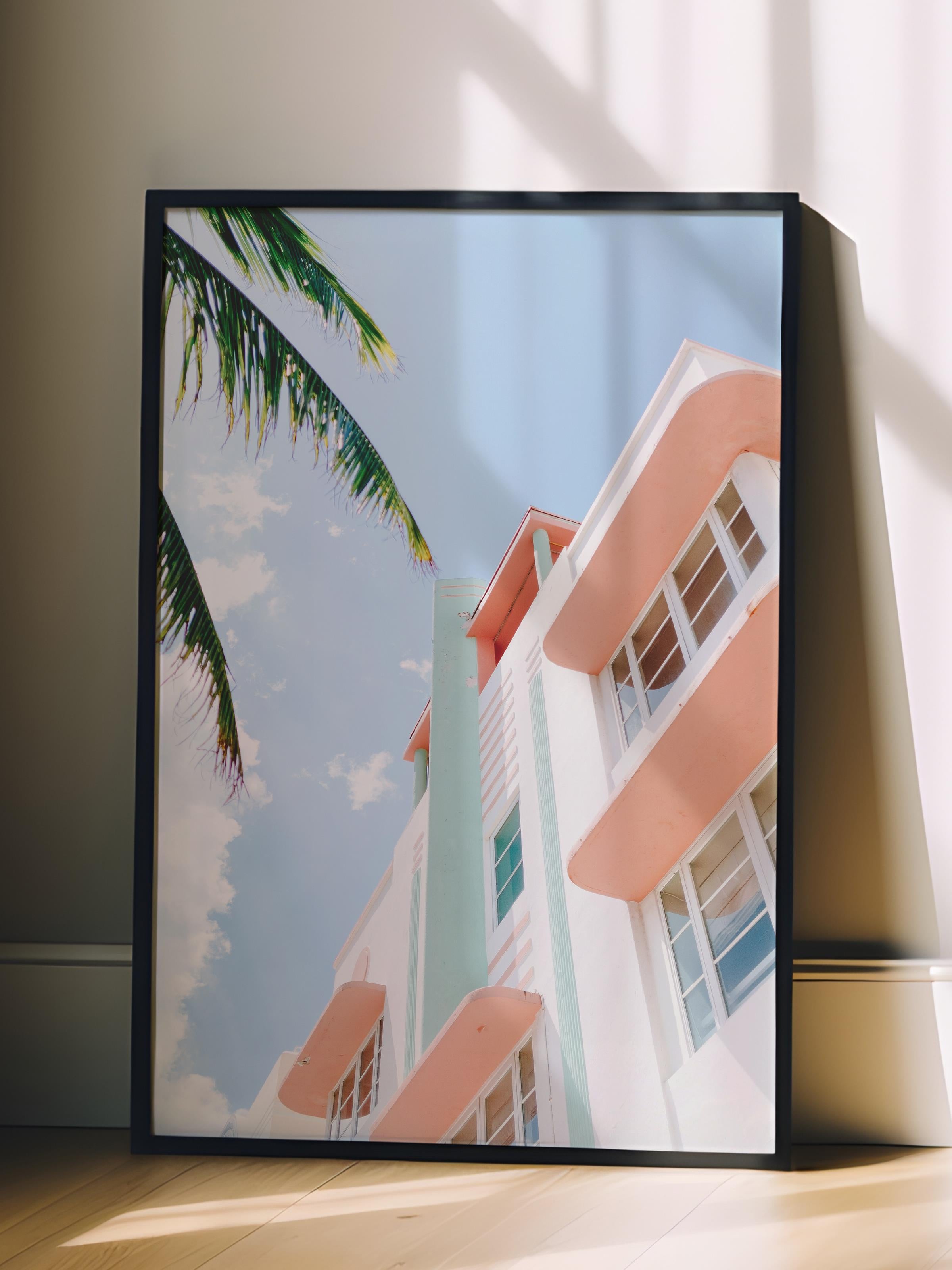 Çerçevesiz Poster, Yaz Temalı Tablo NO:106, Modern Bina ve Palmiye Fotoğrafı, Beyaz Poster, Dikey