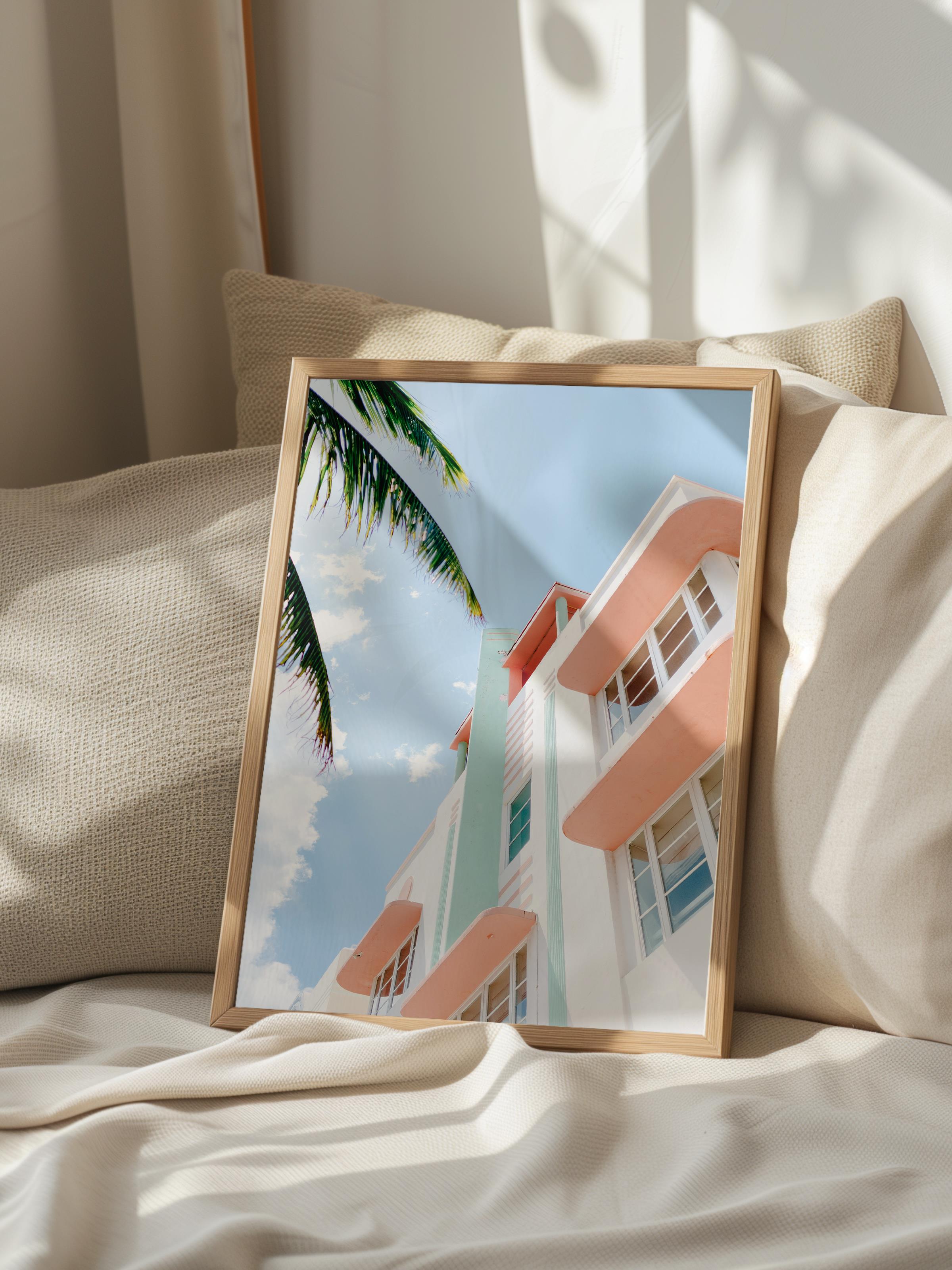 Çerçevesiz Poster, Yaz Temalı Tablo NO:106, Modern Bina ve Palmiye Fotoğrafı, Beyaz Poster, Dikey