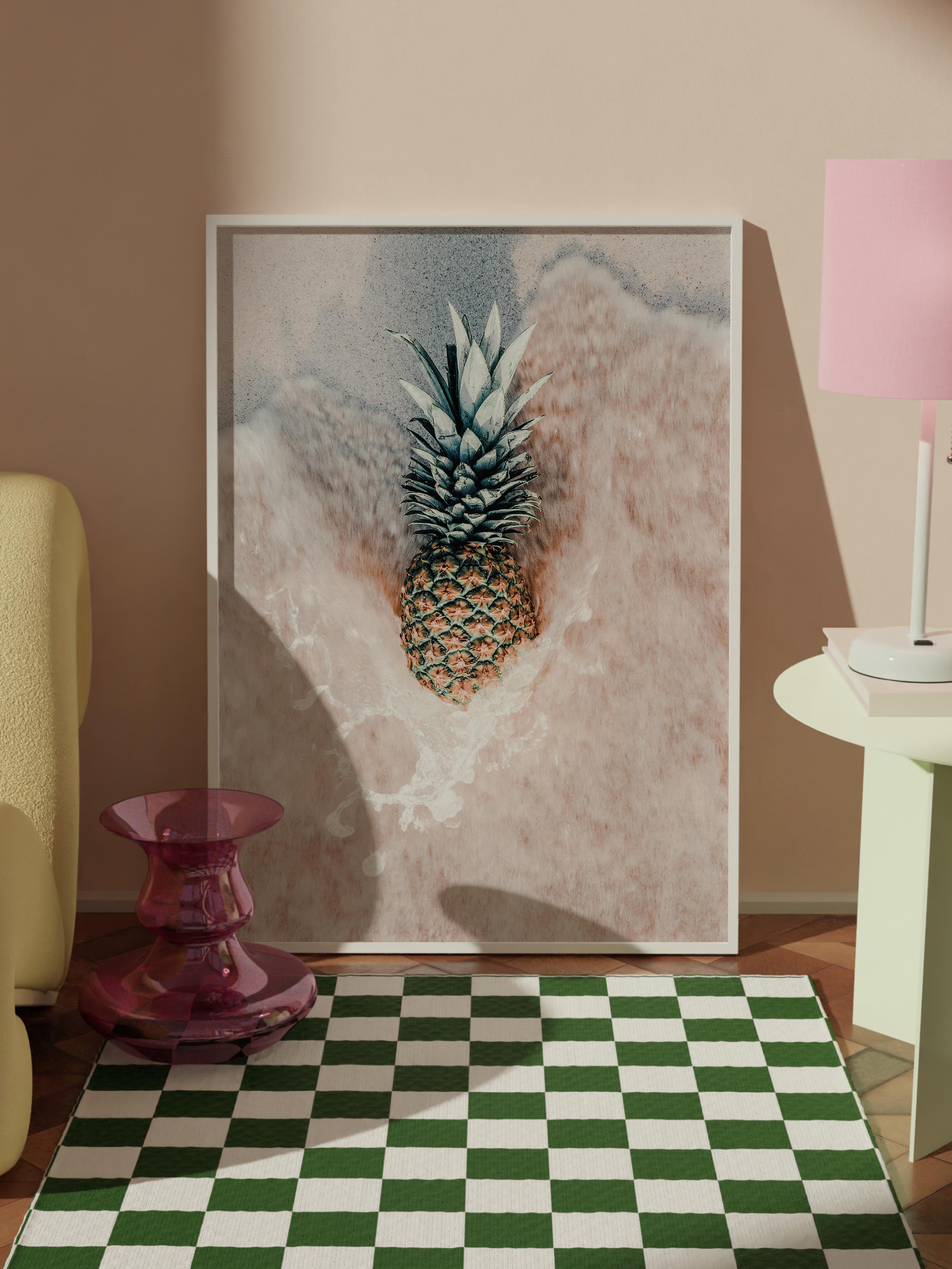 Çerçevesiz Poster, Yaz Temalı Tablo NO:119, Kumda Ananas Fotoğrafı, Beyaz Poster, Dikey