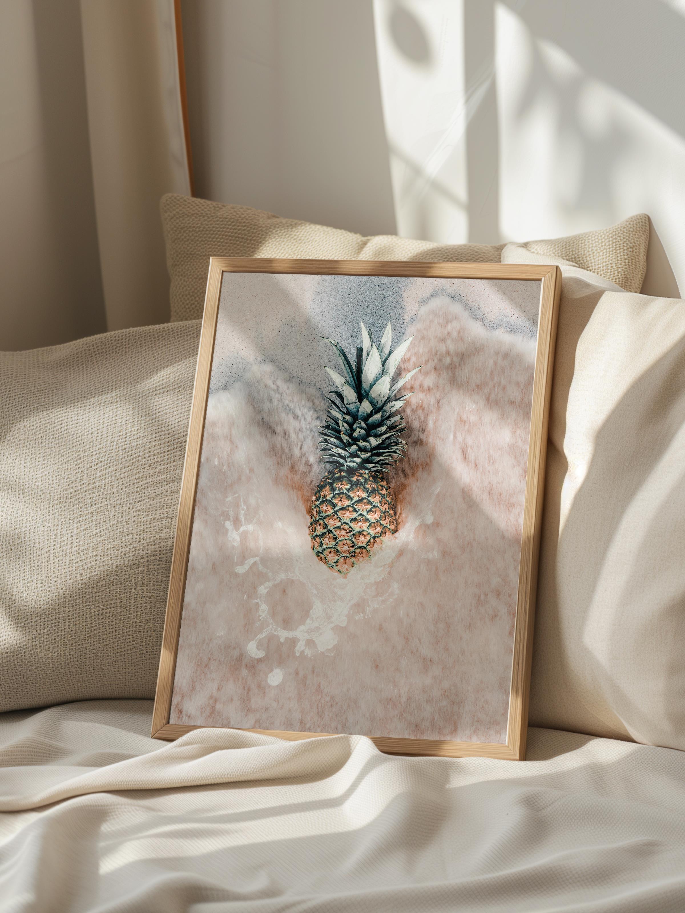 Çerçevesiz Poster, Yaz Temalı Tablo NO:119, Kumda Ananas Fotoğrafı, Beyaz Poster, Dikey