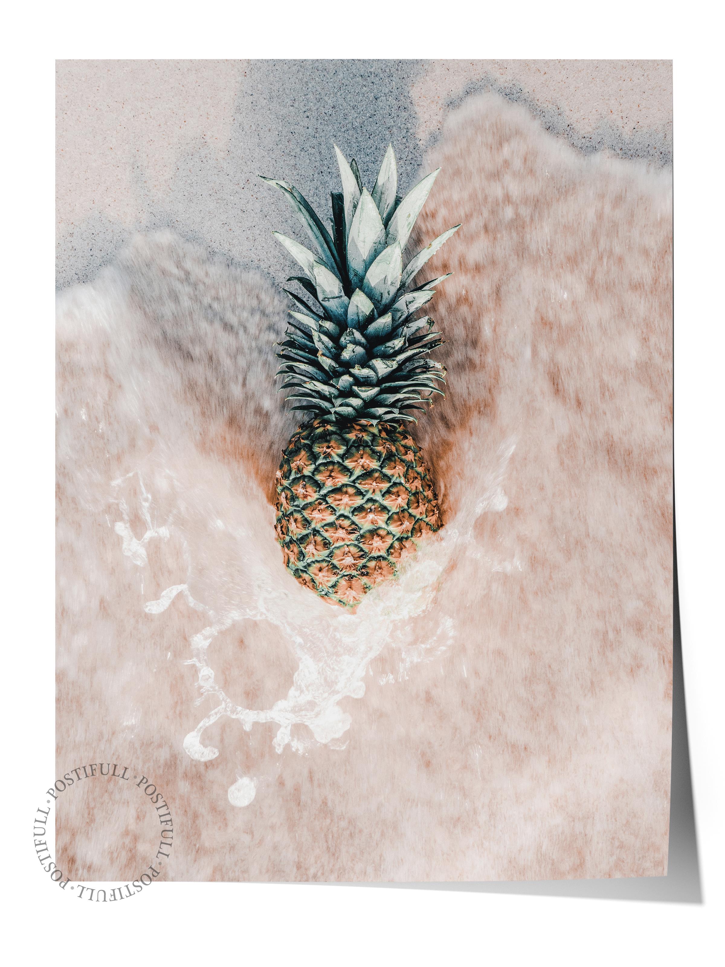 Çerçevesiz Poster, Yaz Temalı Tablo NO:119, Kumda Ananas Fotoğrafı, Beyaz Poster, Dikey