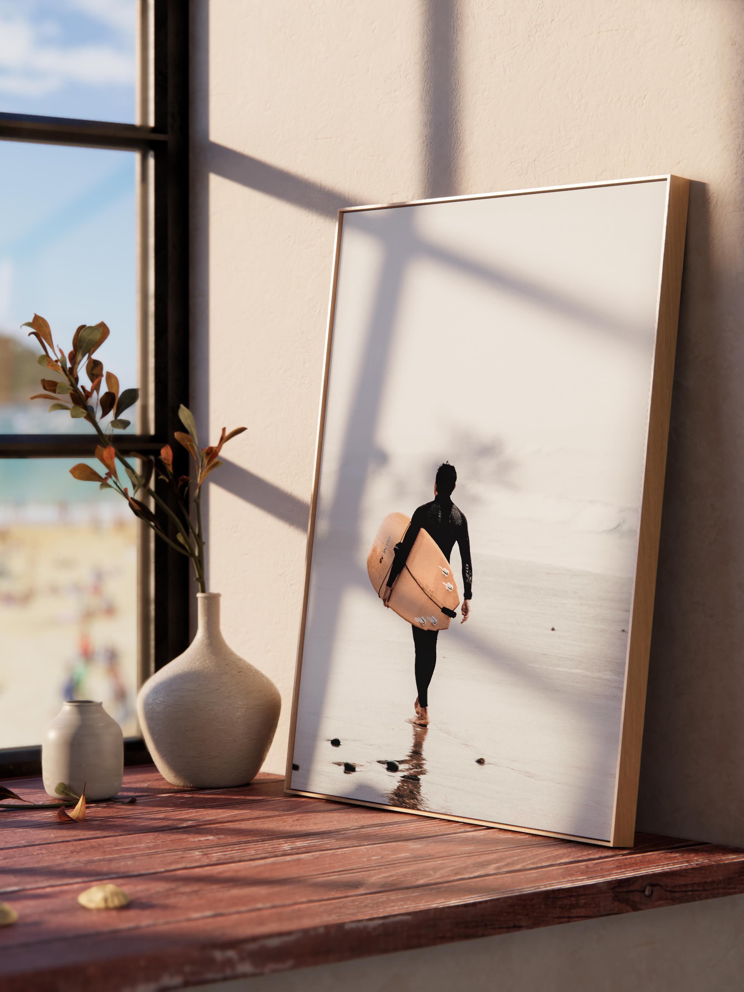 Çerçevesiz Poster, Yaz Temalı Tablo NO:127, Sörfçü Sahilde Fotoğrafı, Beyaz Poster, Dikey
