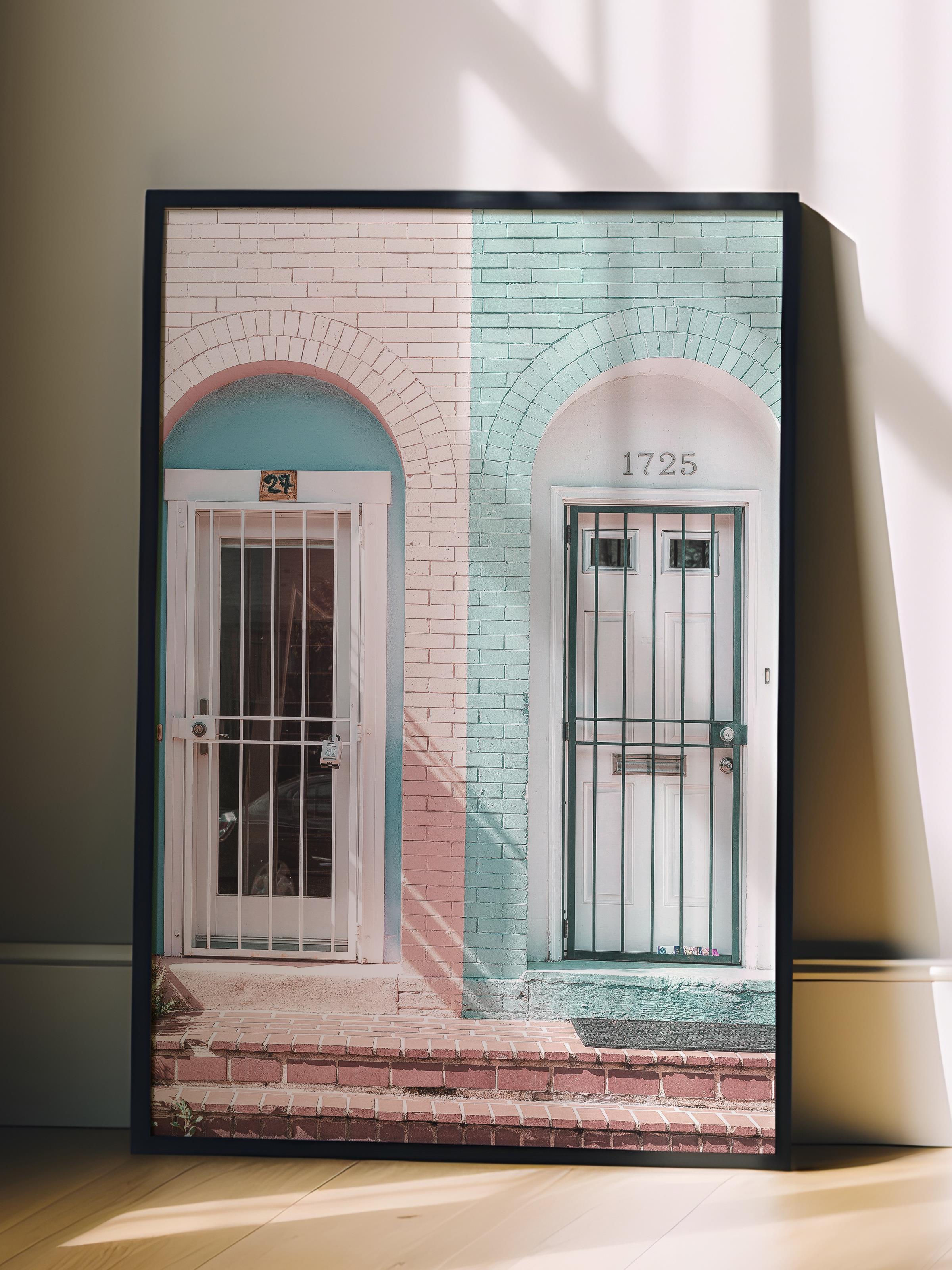 Çerçevesiz Poster, Yaz Temalı Tablo NO:141, Pastel Renkli Ev Fotoğrafı, Pembe Poster, Dikey