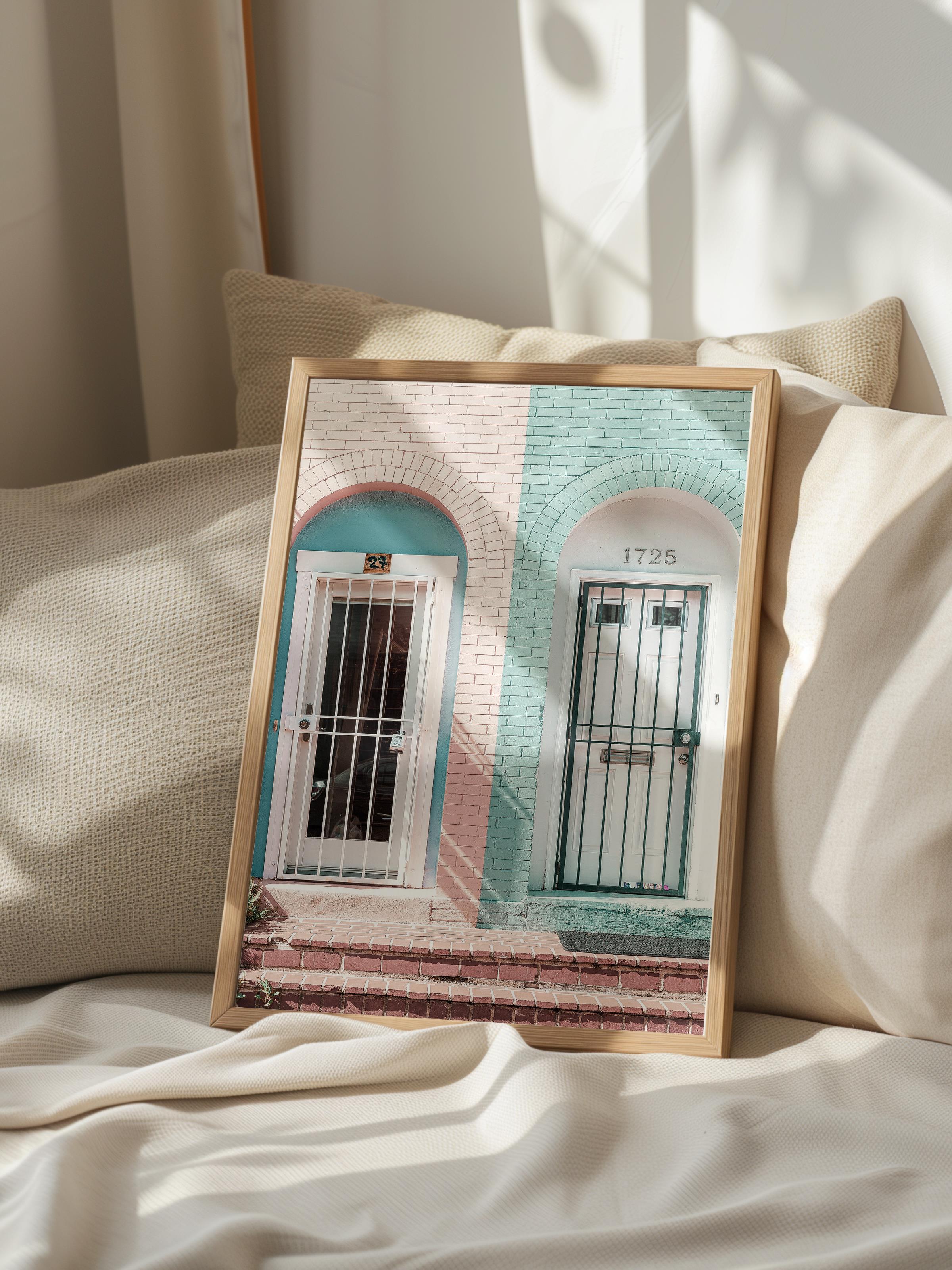 Çerçevesiz Poster, Yaz Temalı Tablo NO:141, Pastel Renkli Ev Fotoğrafı, Pembe Poster, Dikey