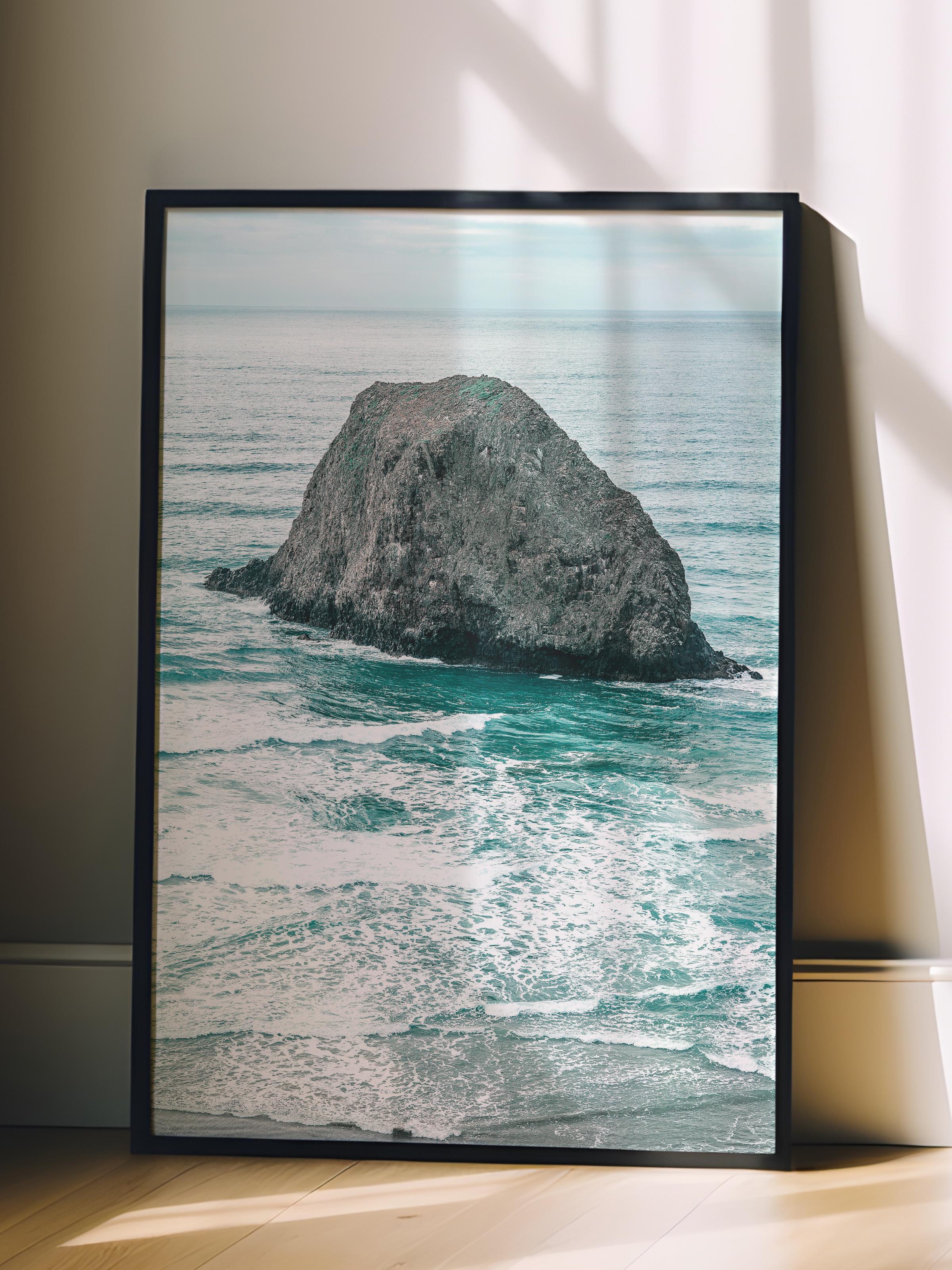 Çerçevesiz Poster, Yaz Temalı Tablo NO:176, Büyük Kaya ve Deniz Fotoğrafı, Beyaz Poster, Dikey