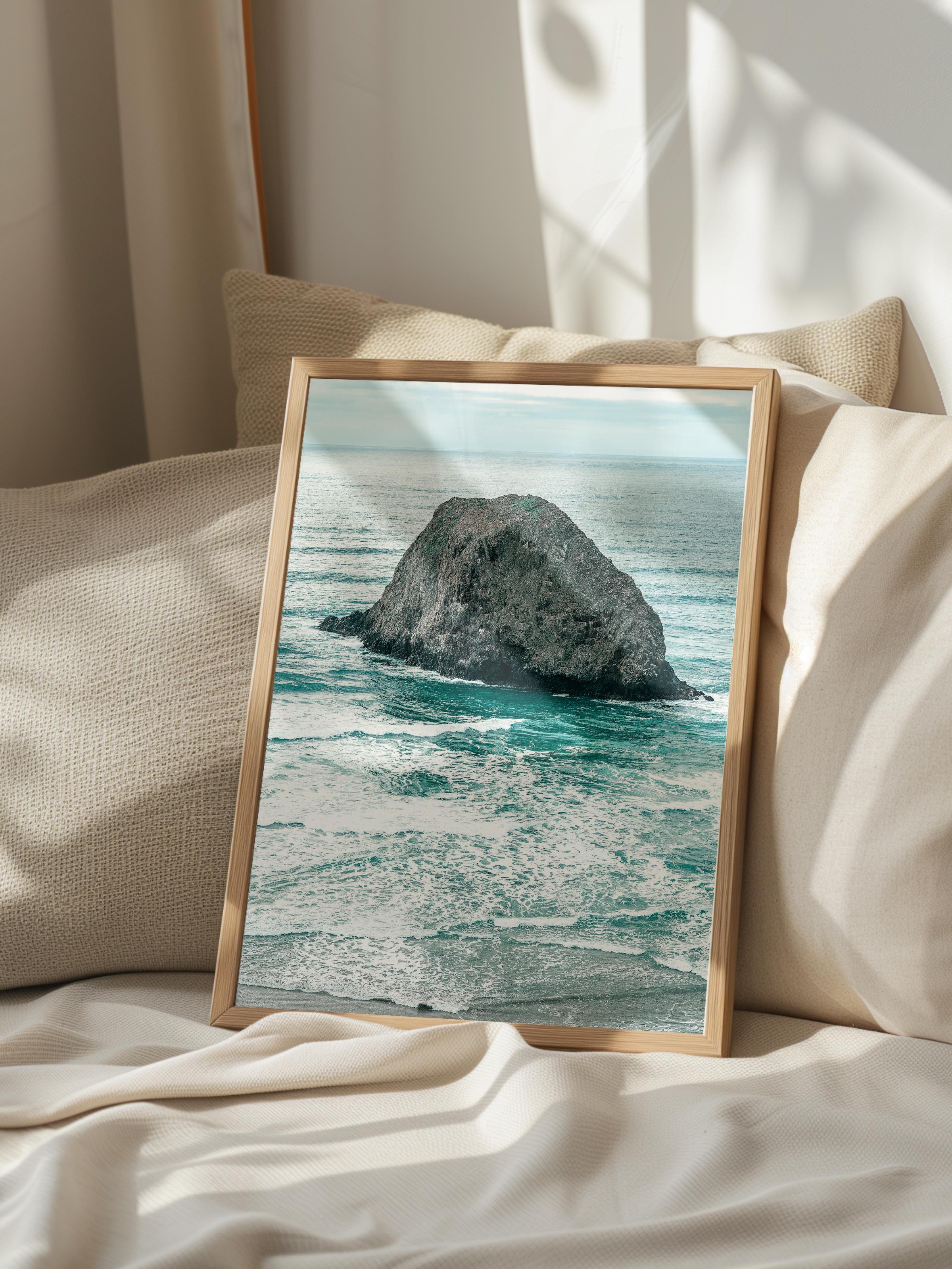 Çerçevesiz Poster, Yaz Temalı Tablo NO:176, Büyük Kaya ve Deniz Fotoğrafı, Beyaz Poster, Dikey