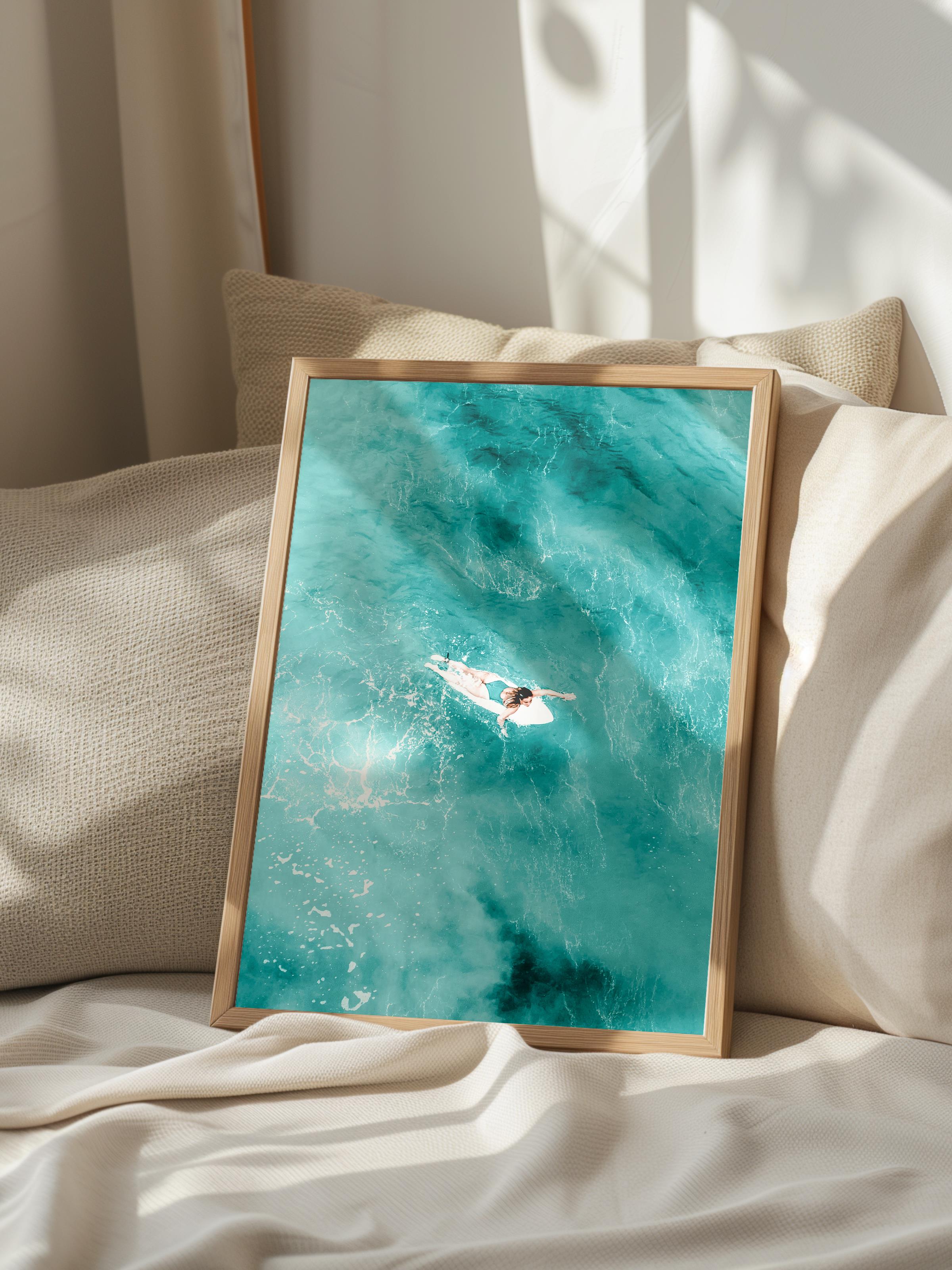 Çerçevesiz Poster, Yaz Temalı Tablo NO:182, Deniz Üzerinde Yüzen Fotoğrafı, Mavi Poster, Dikey