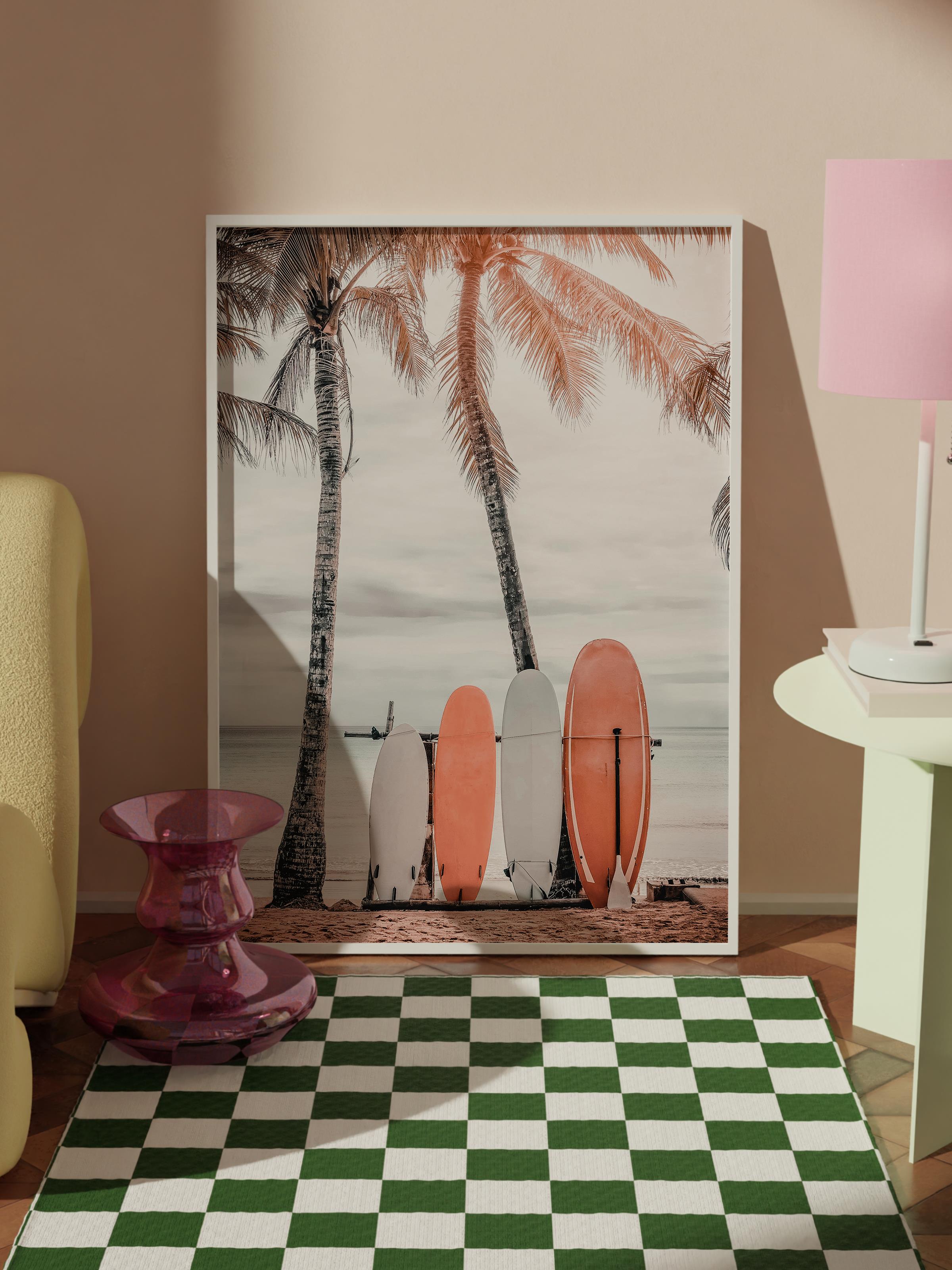 Çerçevesiz Poster, Yaz Temalı Tablo NO:190, Palmiyeler ve Sörf Tahtaları Fotoğrafı, Bej Poster, Dikey