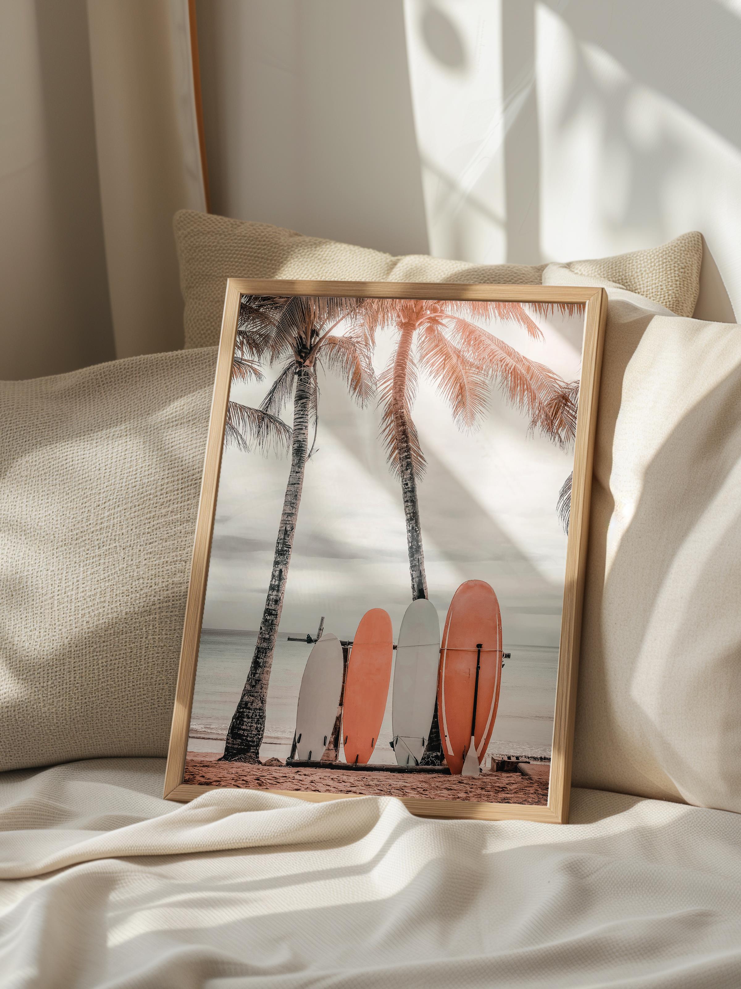 Çerçevesiz Poster, Yaz Temalı Tablo NO:190, Palmiyeler ve Sörf Tahtaları Fotoğrafı, Bej Poster, Dikey