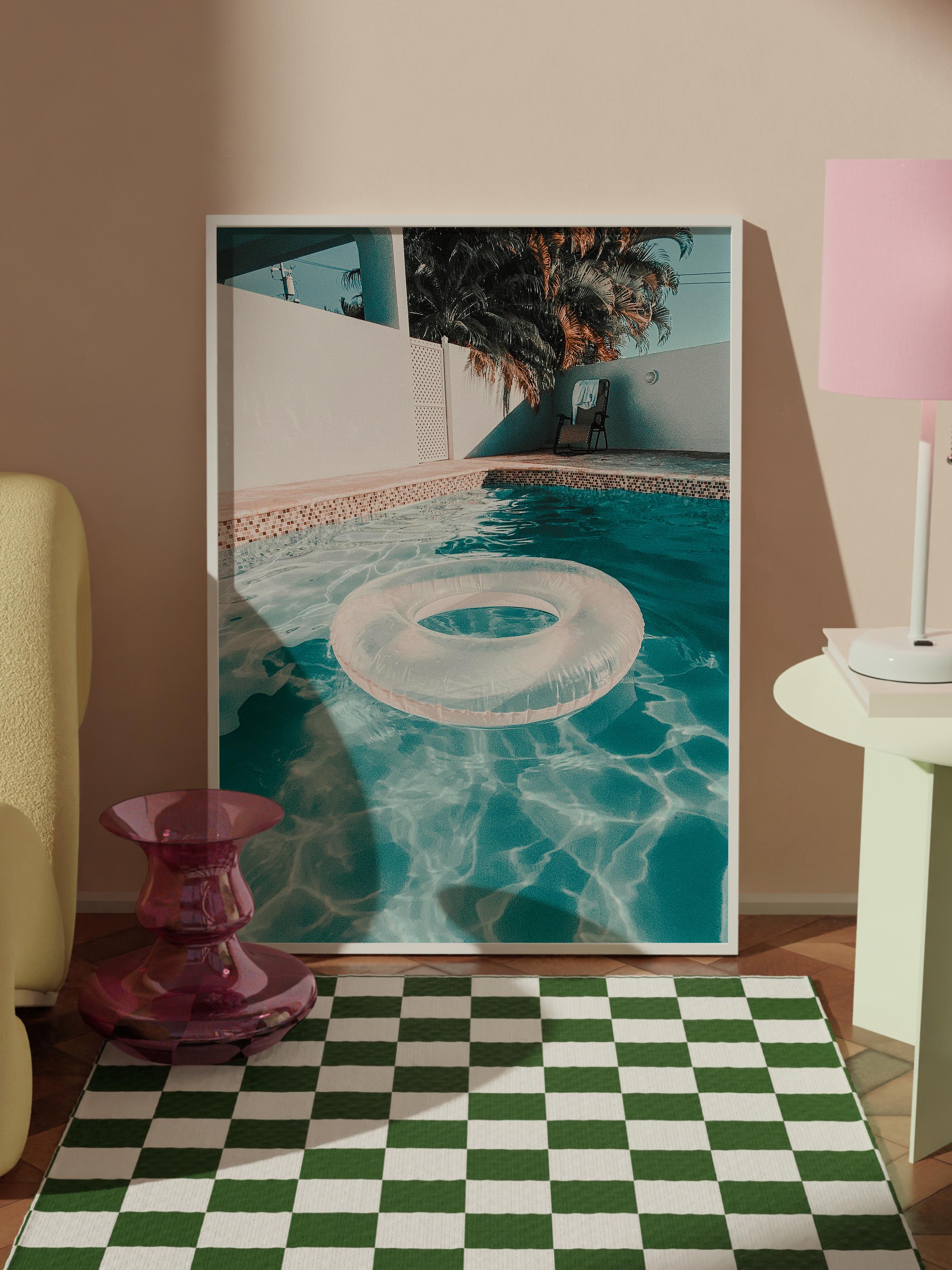 Çerçevesiz Poster, Yaz Temalı Tablo NO:198, Havuz ve Simit Fotoğrafı, Mavi Poster, Dikey