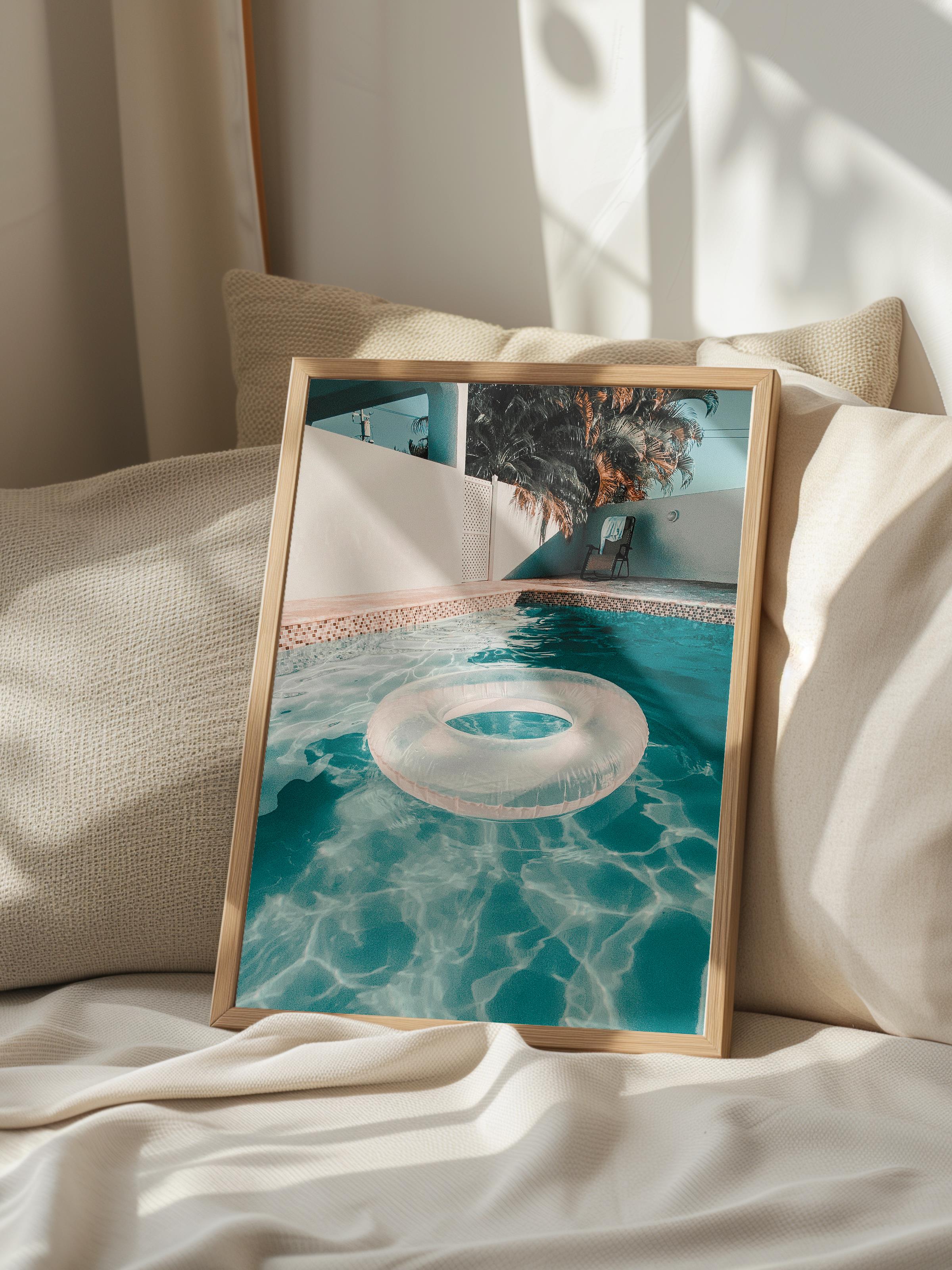 Çerçevesiz Poster, Yaz Temalı Tablo NO:198, Havuz ve Simit Fotoğrafı, Mavi Poster, Dikey
