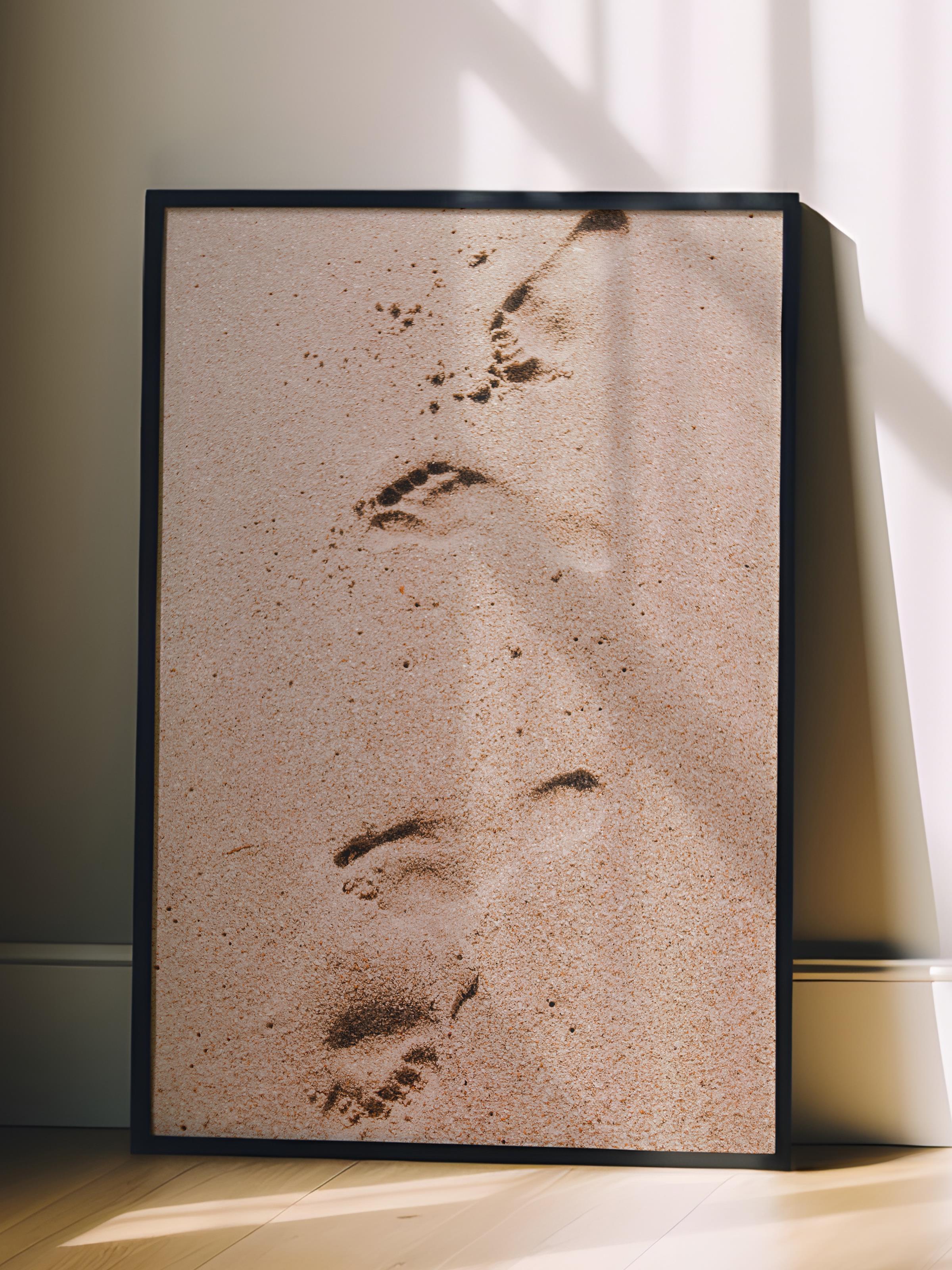 Çerçevesiz Poster, Yaz Temalı Tablo NO:215, Kumda Ayak İzleri Fotoğrafı, Bej Poster, Dikey