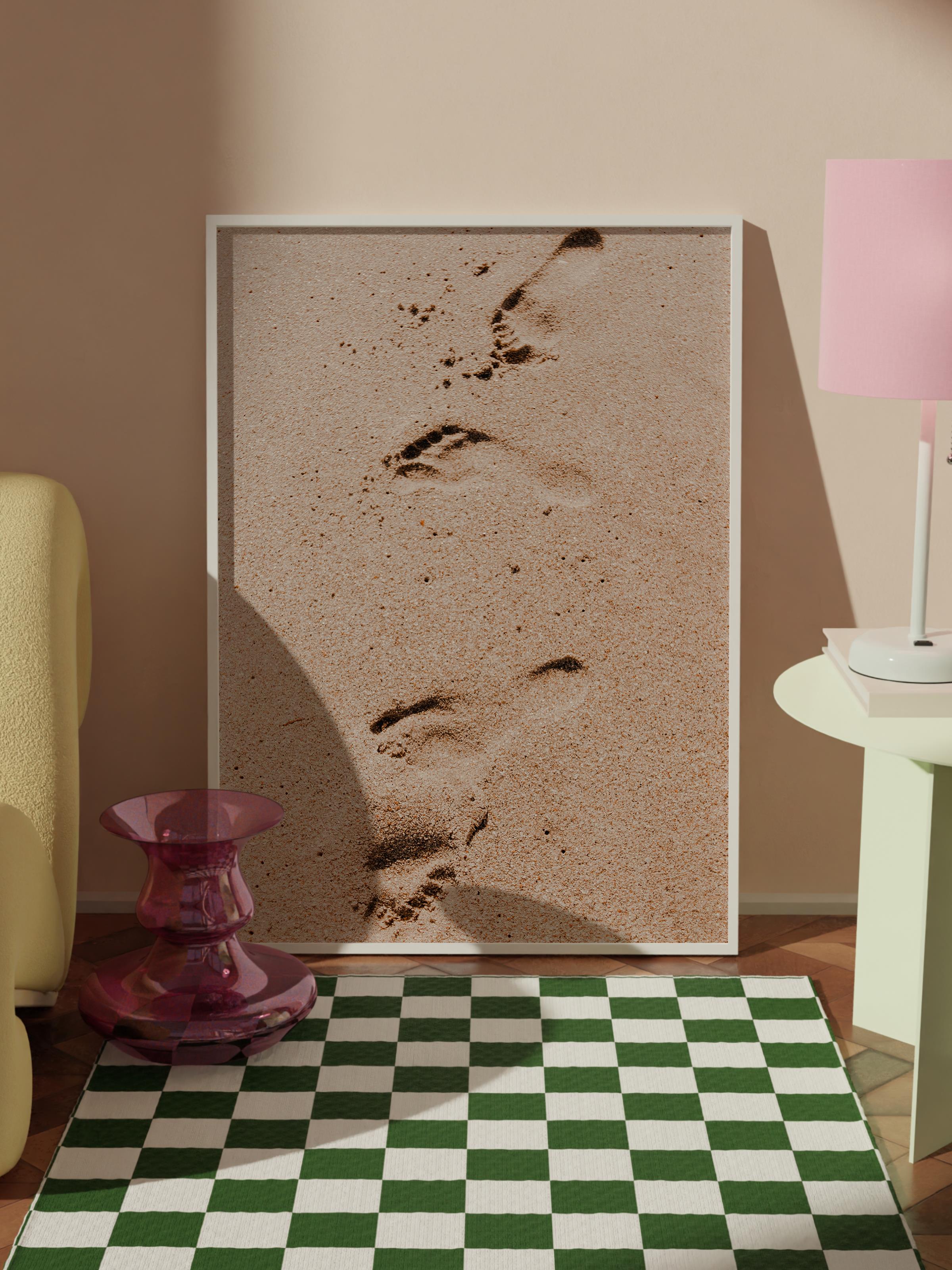 Çerçevesiz Poster, Yaz Temalı Tablo NO:215, Kumda Ayak İzleri Fotoğrafı, Bej Poster, Dikey