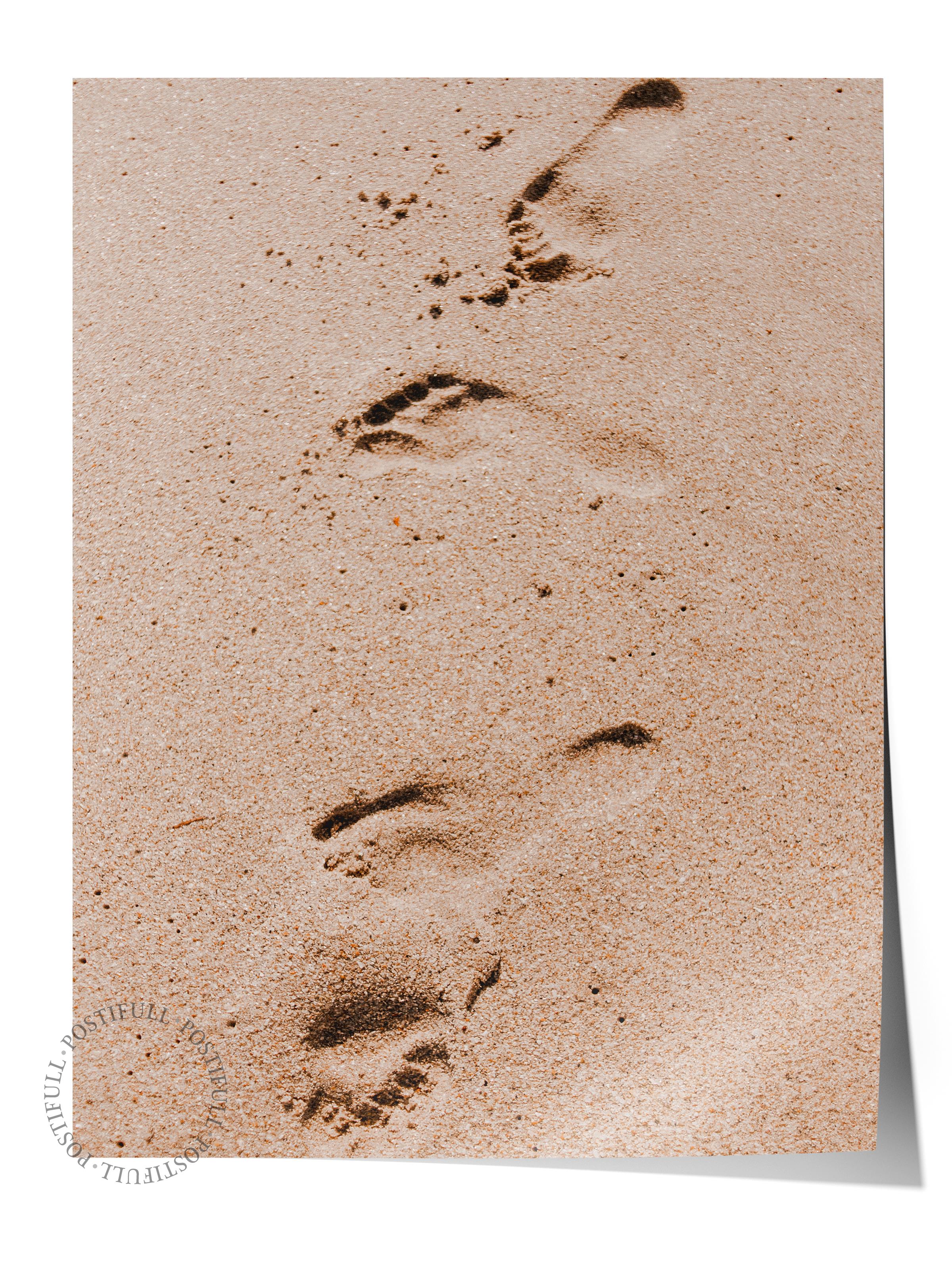 Çerçevesiz Poster, Yaz Temalı Tablo NO:215, Kumda Ayak İzleri Fotoğrafı, Bej Poster, Dikey