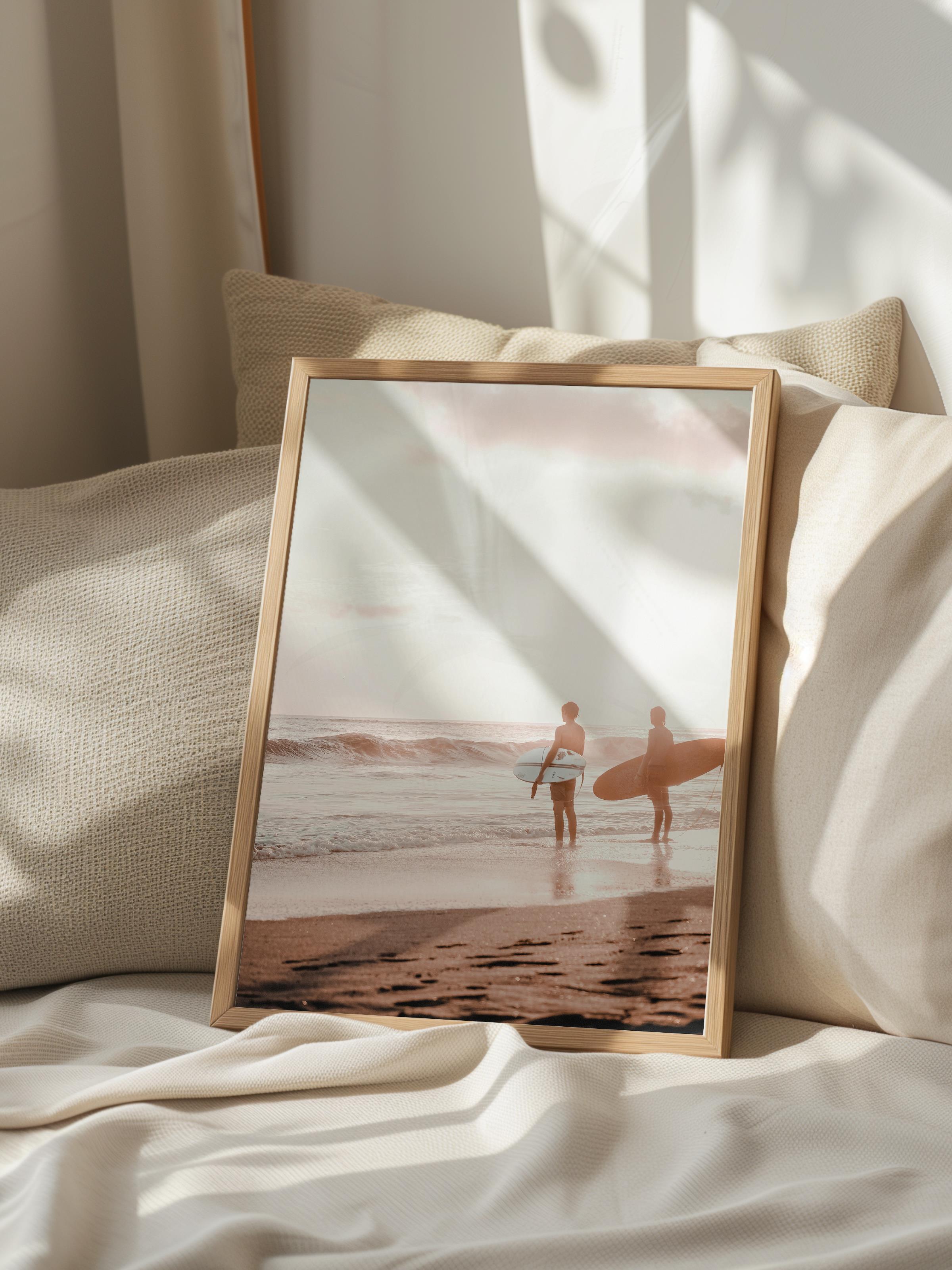 Çerçevesiz Poster, Yaz Temalı Tablo NO:222, Sörfçüler ve Sahil Fotoğrafı, Bej Poster, Dikey