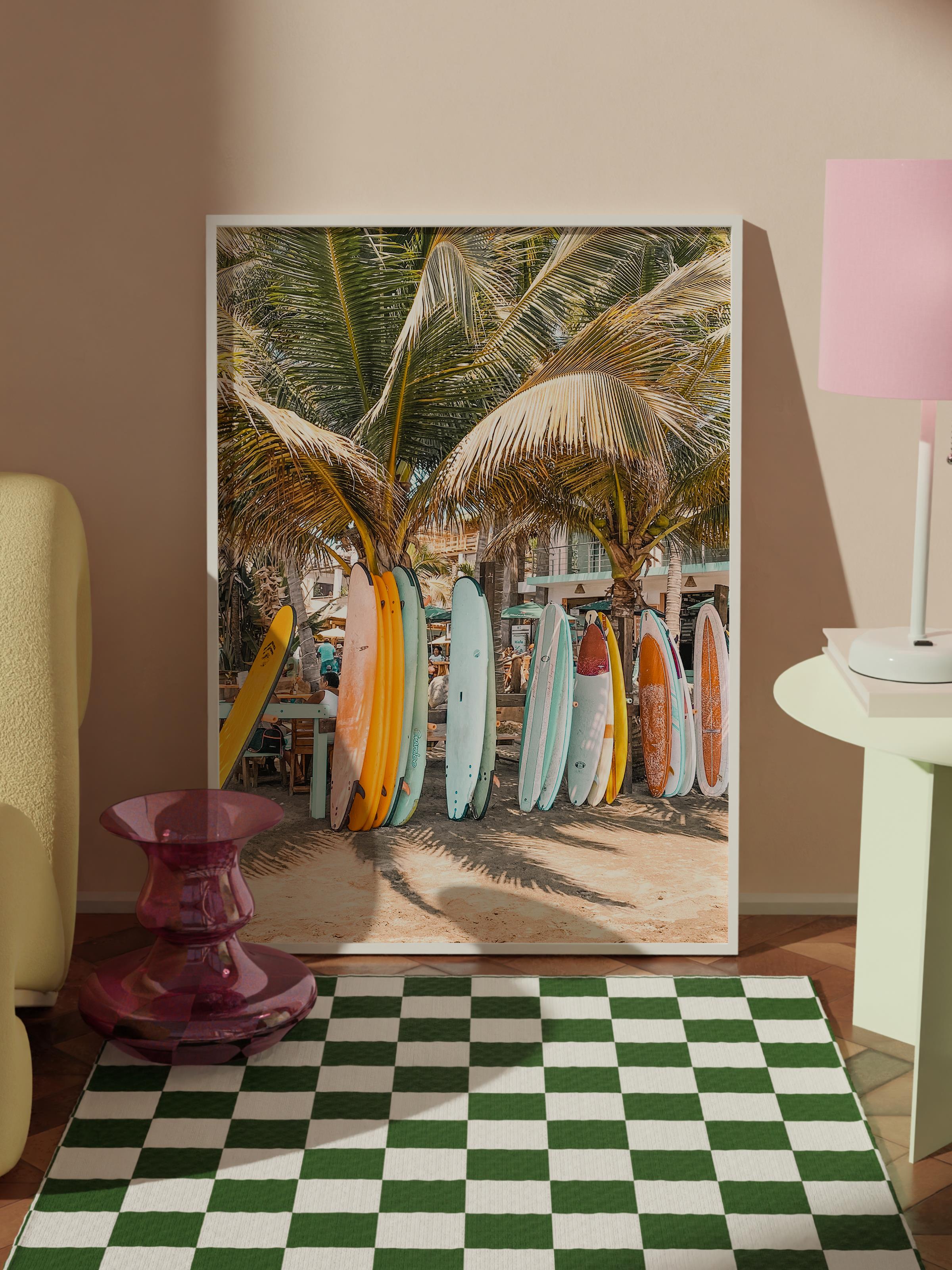 Çerçevesiz Poster, Yaz Temalı Tablo NO:228, Sörf Tahtaları ve Palmiye Fotoğrafı, Bej Poster, Dikey