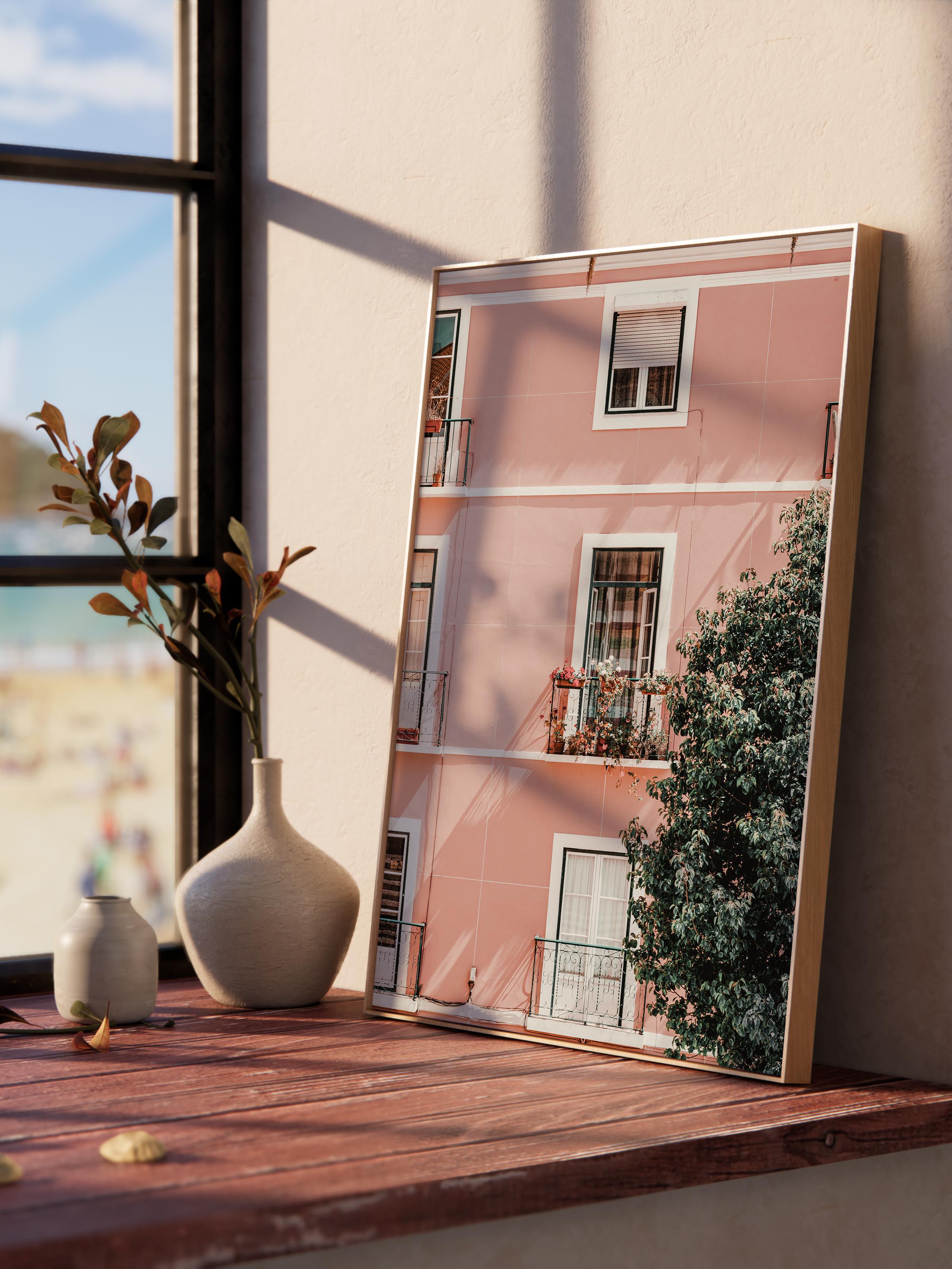 Çerçevesiz Poster, Yaz Temalı Tablo NO:233, Pembe Bina ve Ağaç Fotoğrafı, Pembe Poster, Dikey