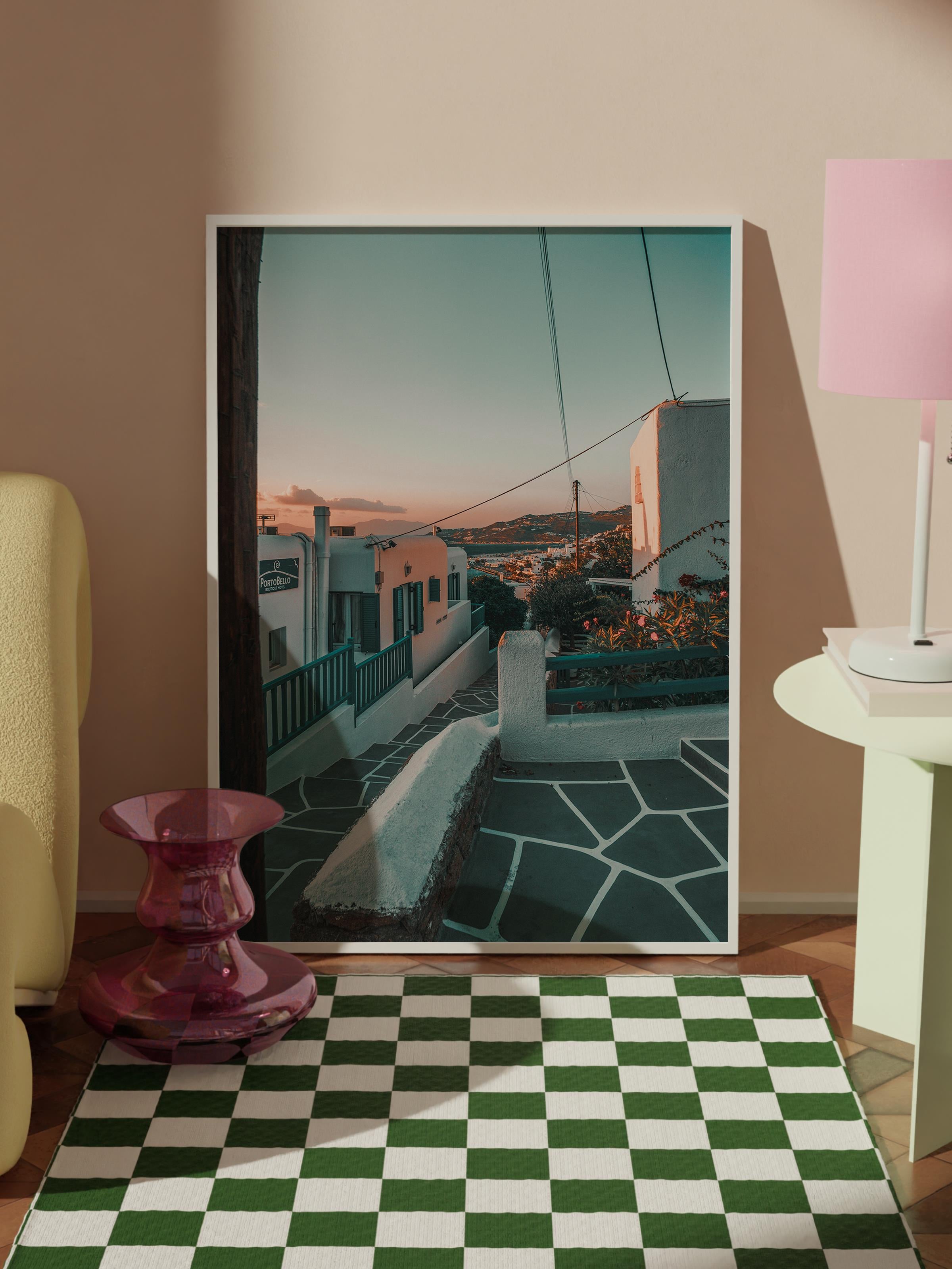 Çerçevesiz Poster, Yaz Temalı Tablo NO:235, Santorini Sokakları Fotoğrafı, Beyaz Poster, Dikey