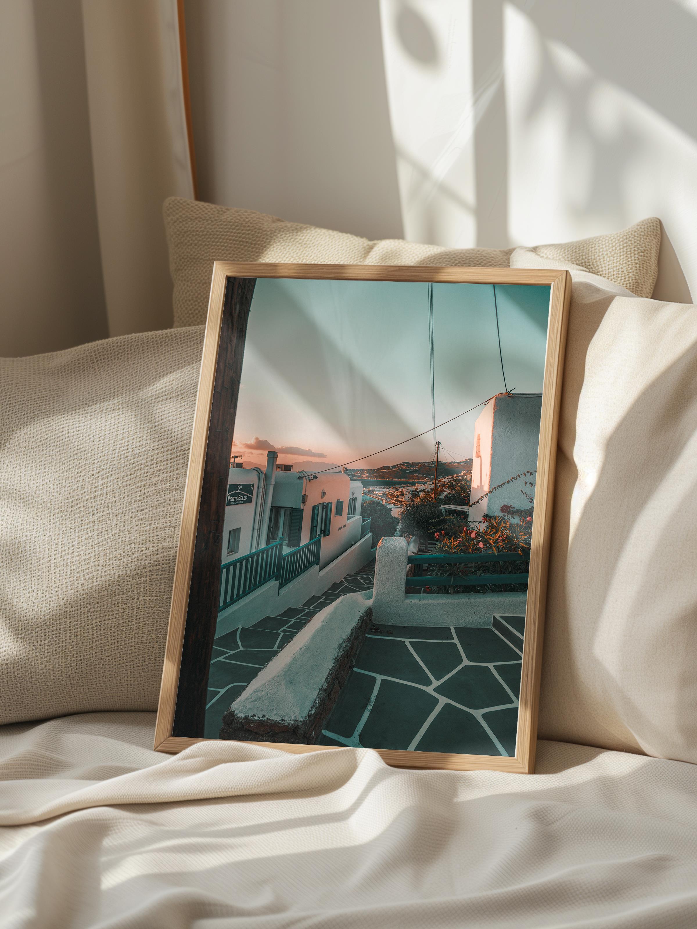 Çerçevesiz Poster, Yaz Temalı Tablo NO:235, Santorini Sokakları Fotoğrafı, Beyaz Poster, Dikey