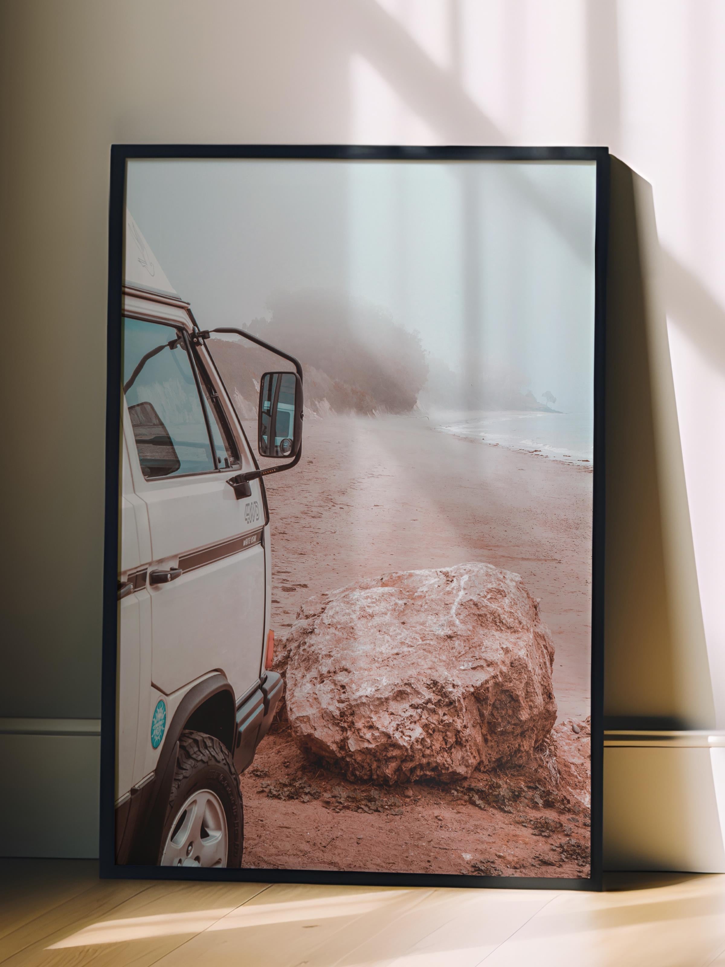 Çerçevesiz Poster, Yaz Temalı Tablo NO:246, Kayalık ve Karavan Fotoğrafı, Beyaz Poster, Dikey