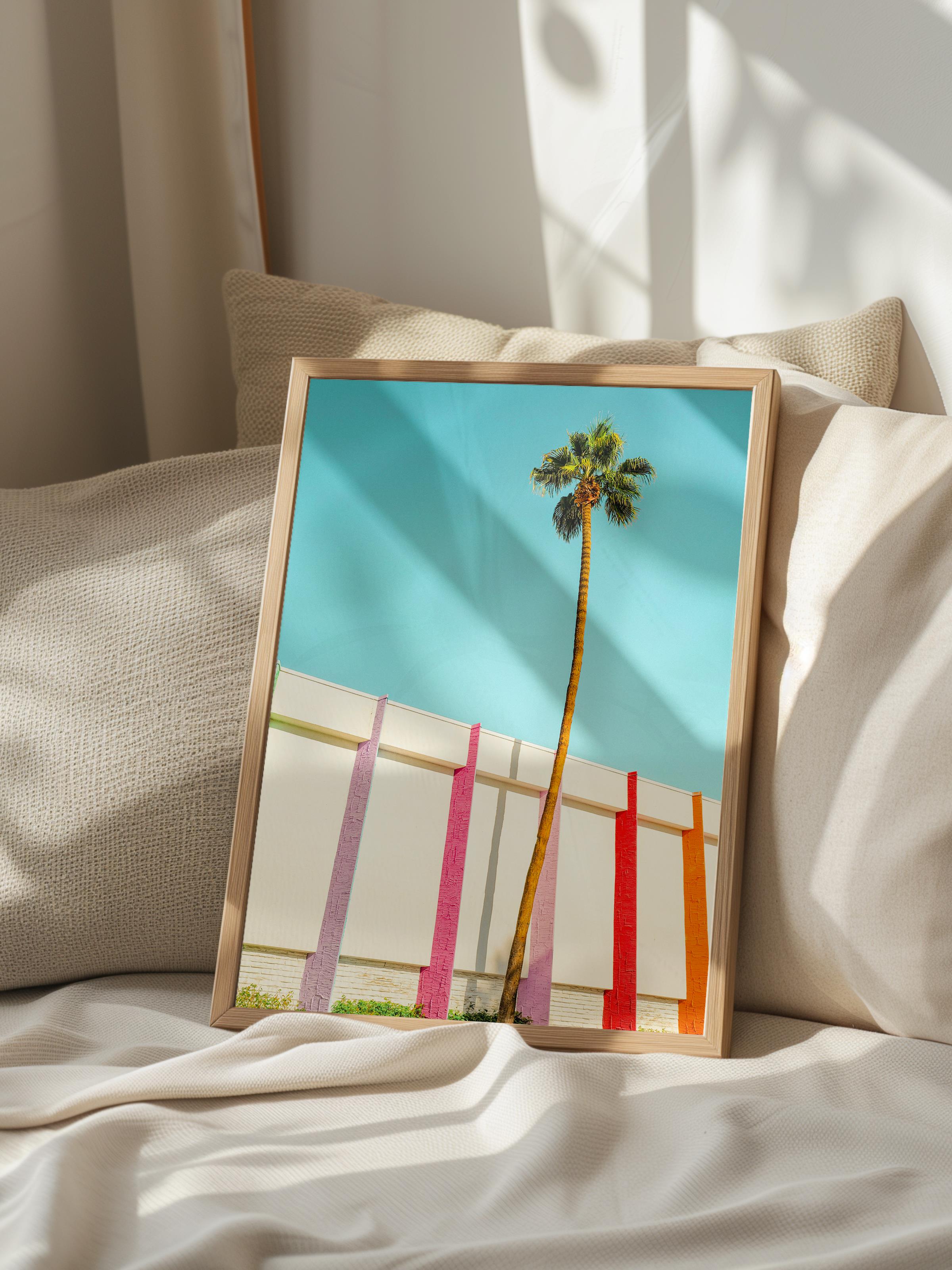 Çerçevesiz Poster, Yaz Temalı Tablo NO:249, Tek Palmiye ve Mavi Gökyüzü Fotoğrafı, Sarı Poster Dikey