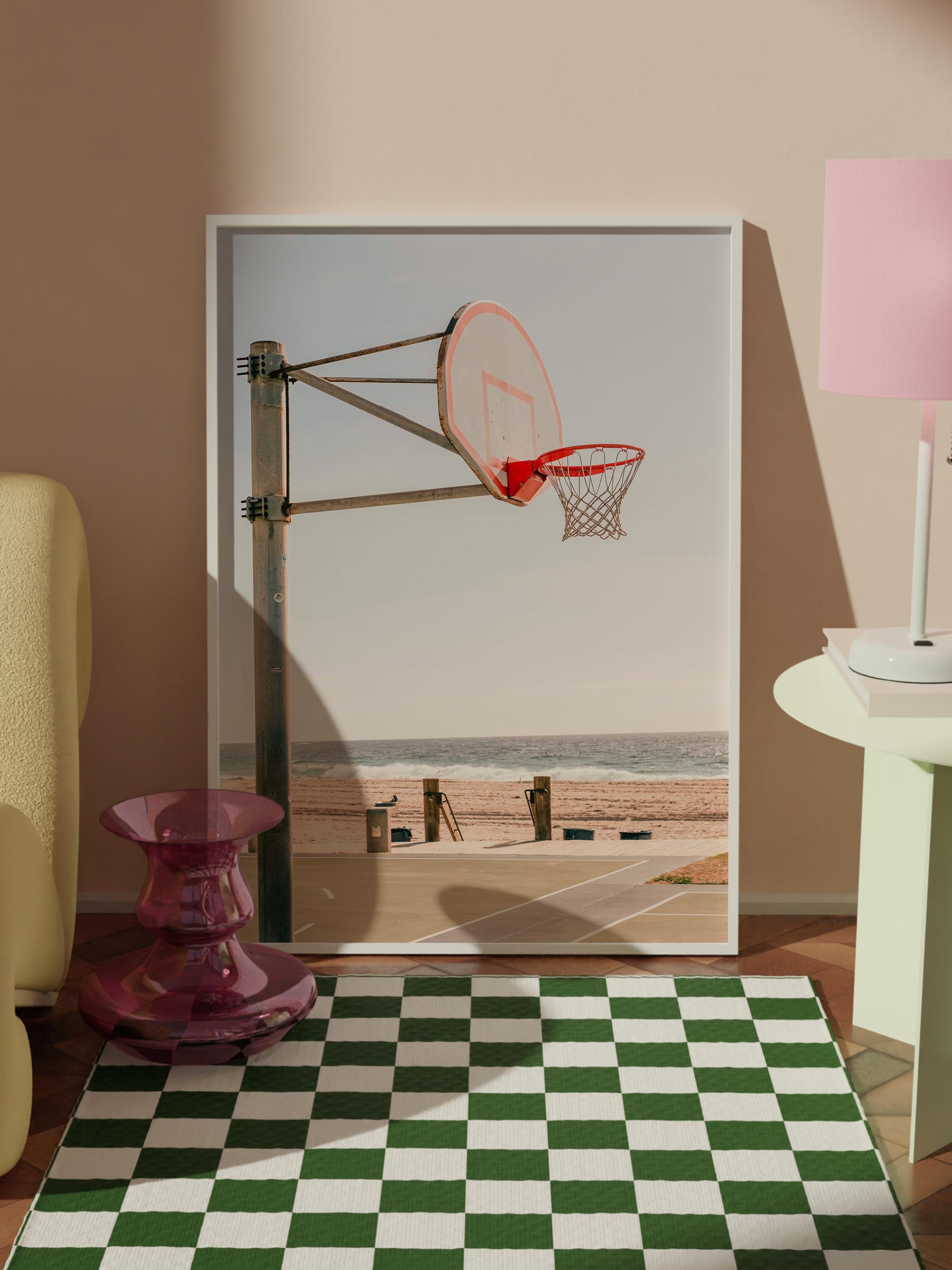Çerçevesiz Poster, Yaz Temalı Tablo NO:34, Plajda Basketbol Potası Fotoğrafı, Gri Poster, Dikey