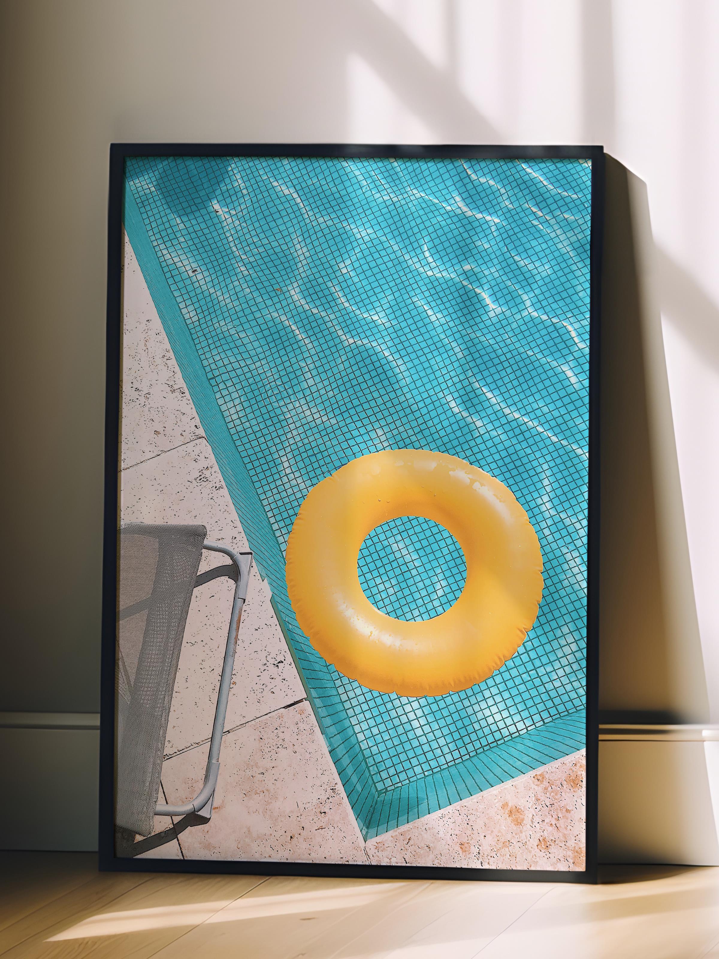 Çerçevesiz Poster, Yaz Temalı Tablo NO:71, Havuzda Sarı Halka Fotoğrafı, Mavi Poster, Dikey