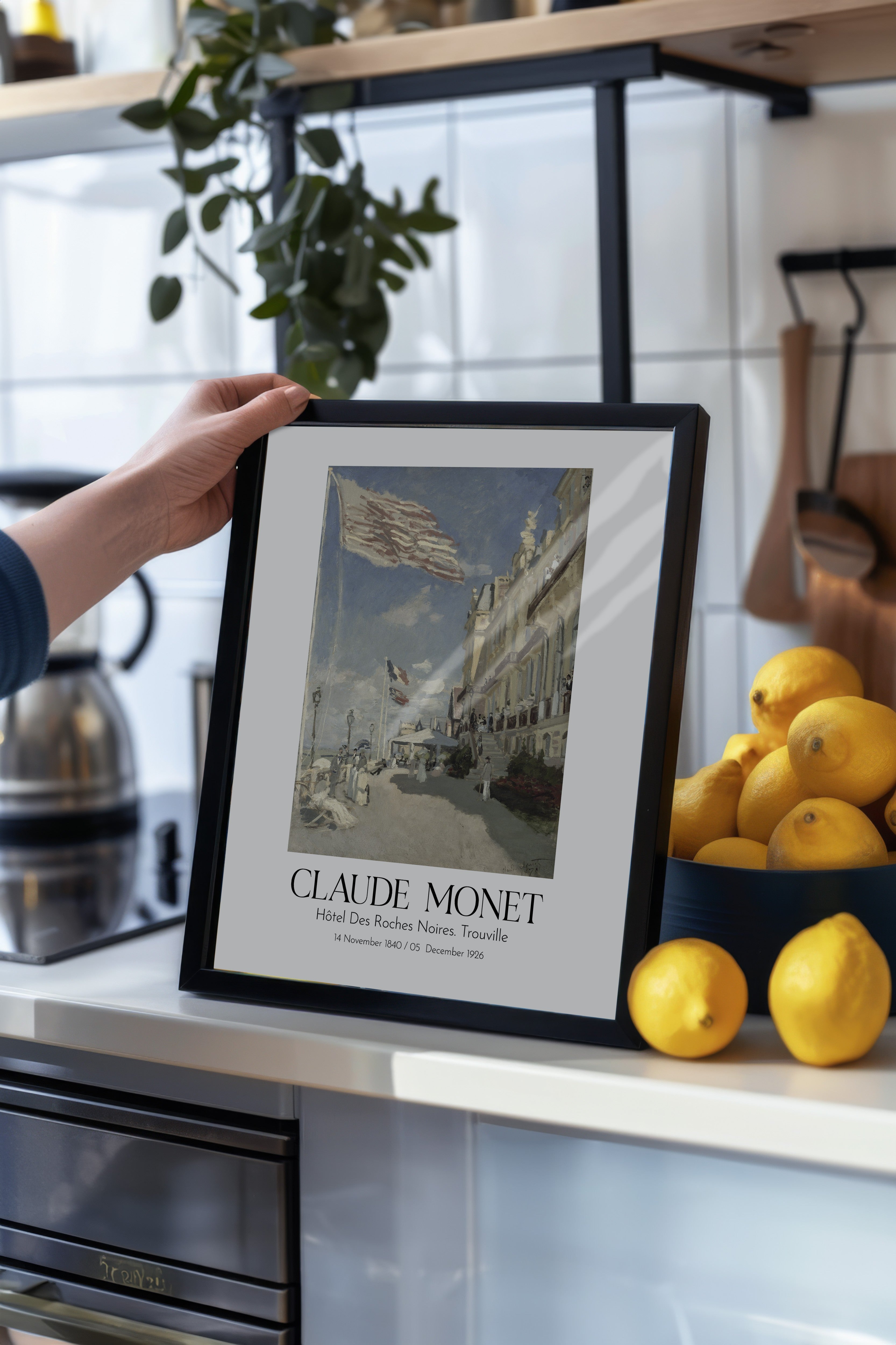Claude Monet - Hôtel Des Roches Noires. Trouville, Siyah Çerçeveli Tablo, Sanat Serisi NO:110310