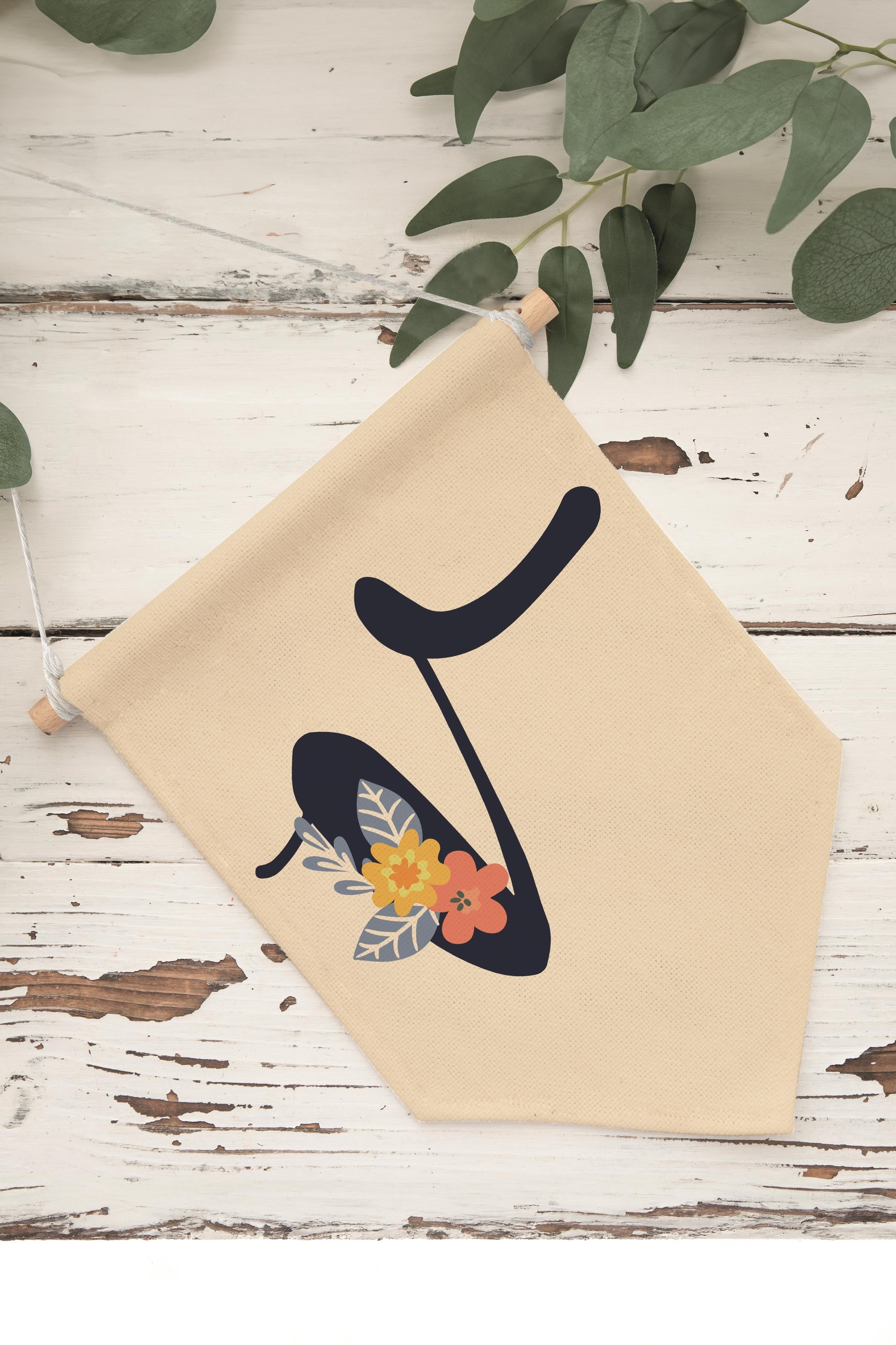 Çocuk Odası Dekor, Duvar Süsü, Ahşap Bebek Odası Dekor, Canvas Flama, Lacivert Çiçekli V Harfi