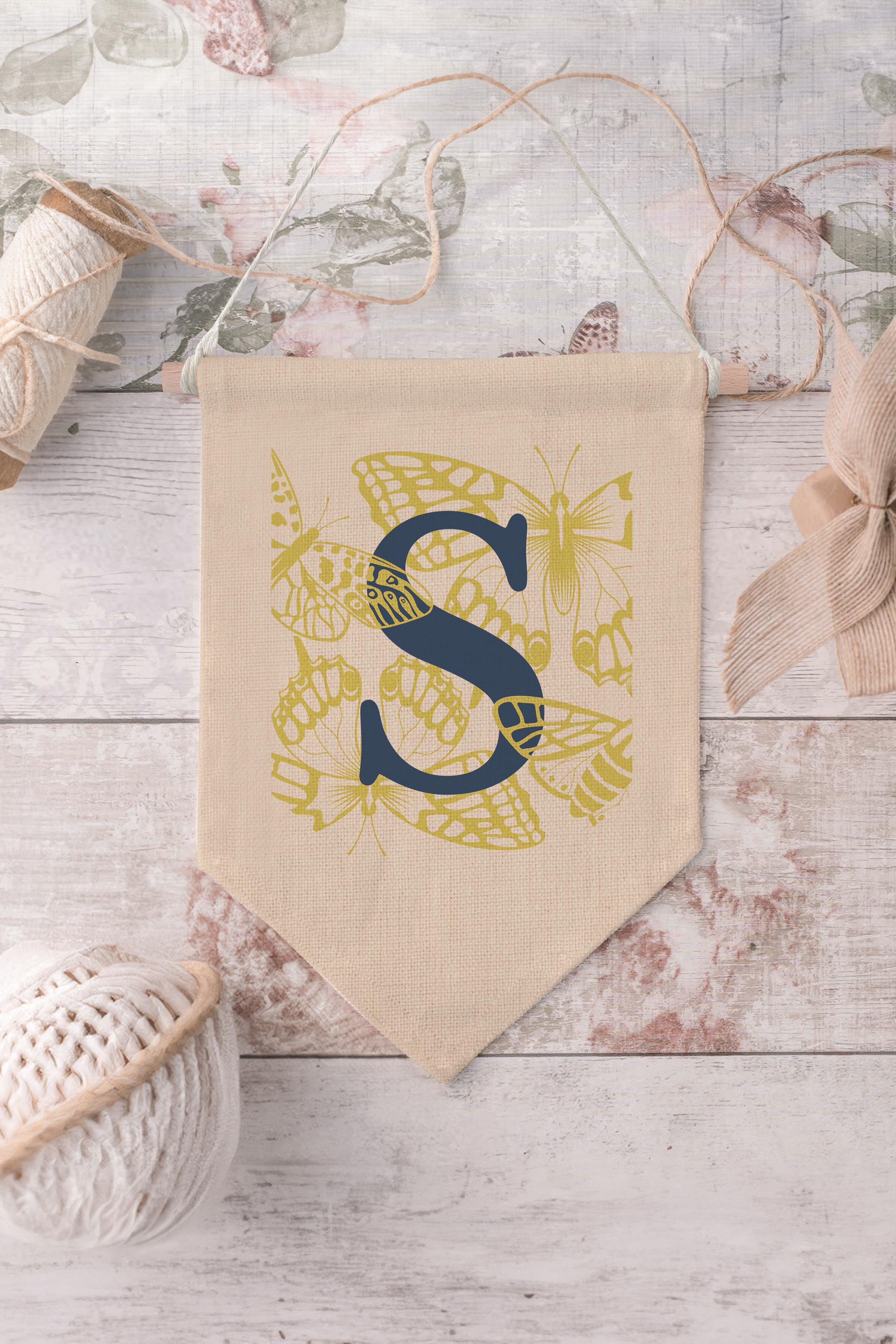 Çocuk Odası Dekor, Duvar Süsü, Ahşap Bebek Odası Dekor, Canvas Flama, Lacivert ve Sarı Çiçek Desenli S Harfi
