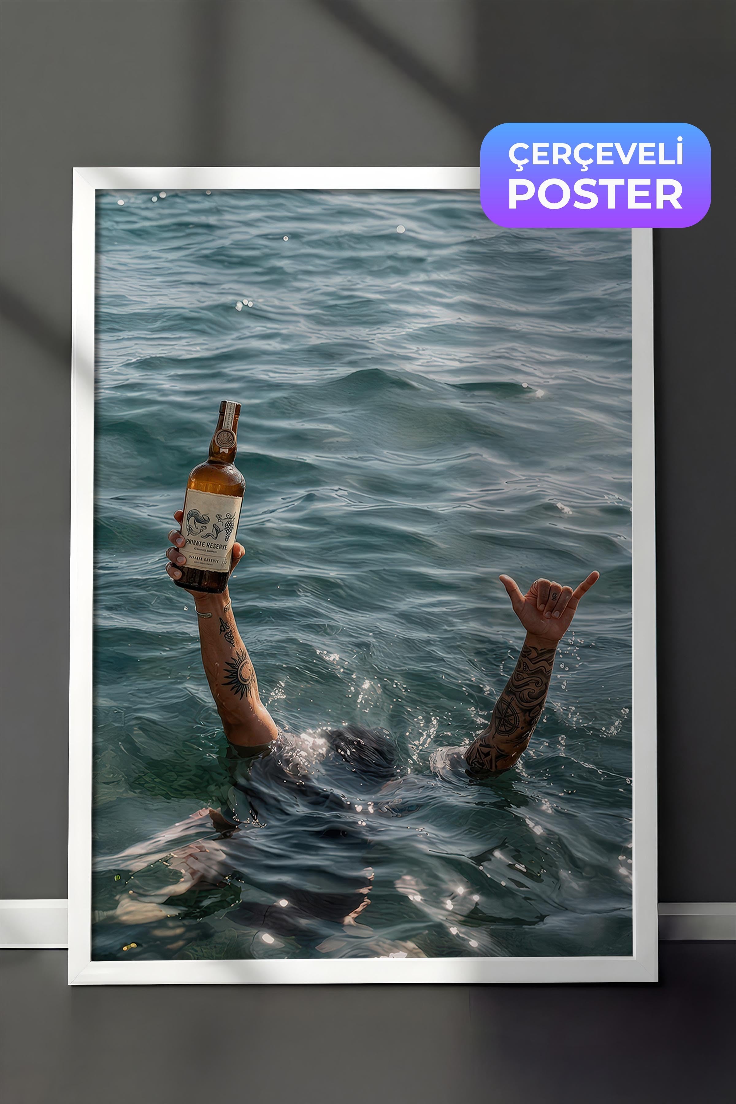 Denizde Kol ve Şişe Posteri, Beyaz Çerçeveli Poster, Old Money Serisi, NO:113164