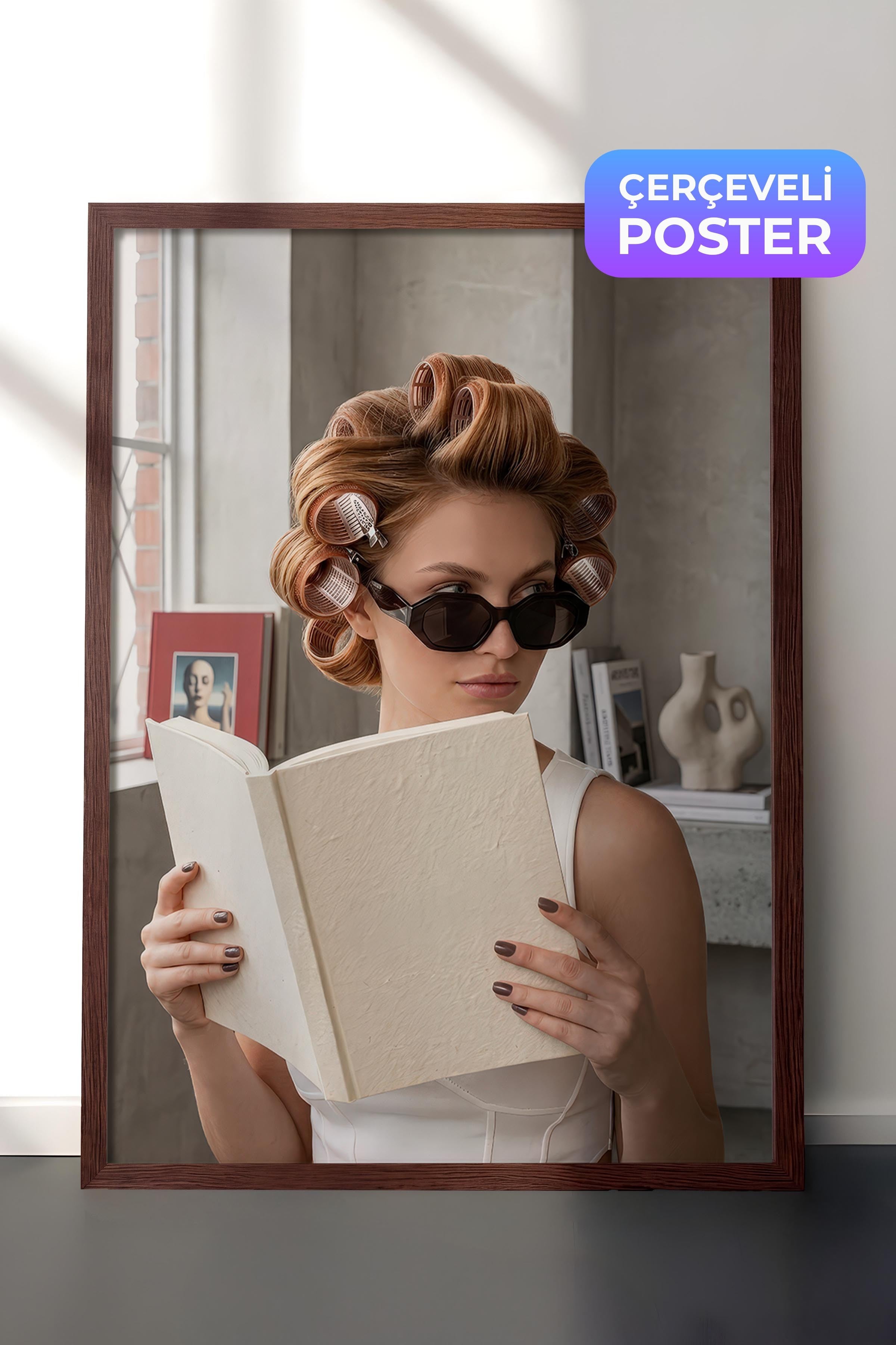 Kadın ve Kitap Posteri, Kahverengi Çerçeveli Poster, Old Money Serisi, NO:113133