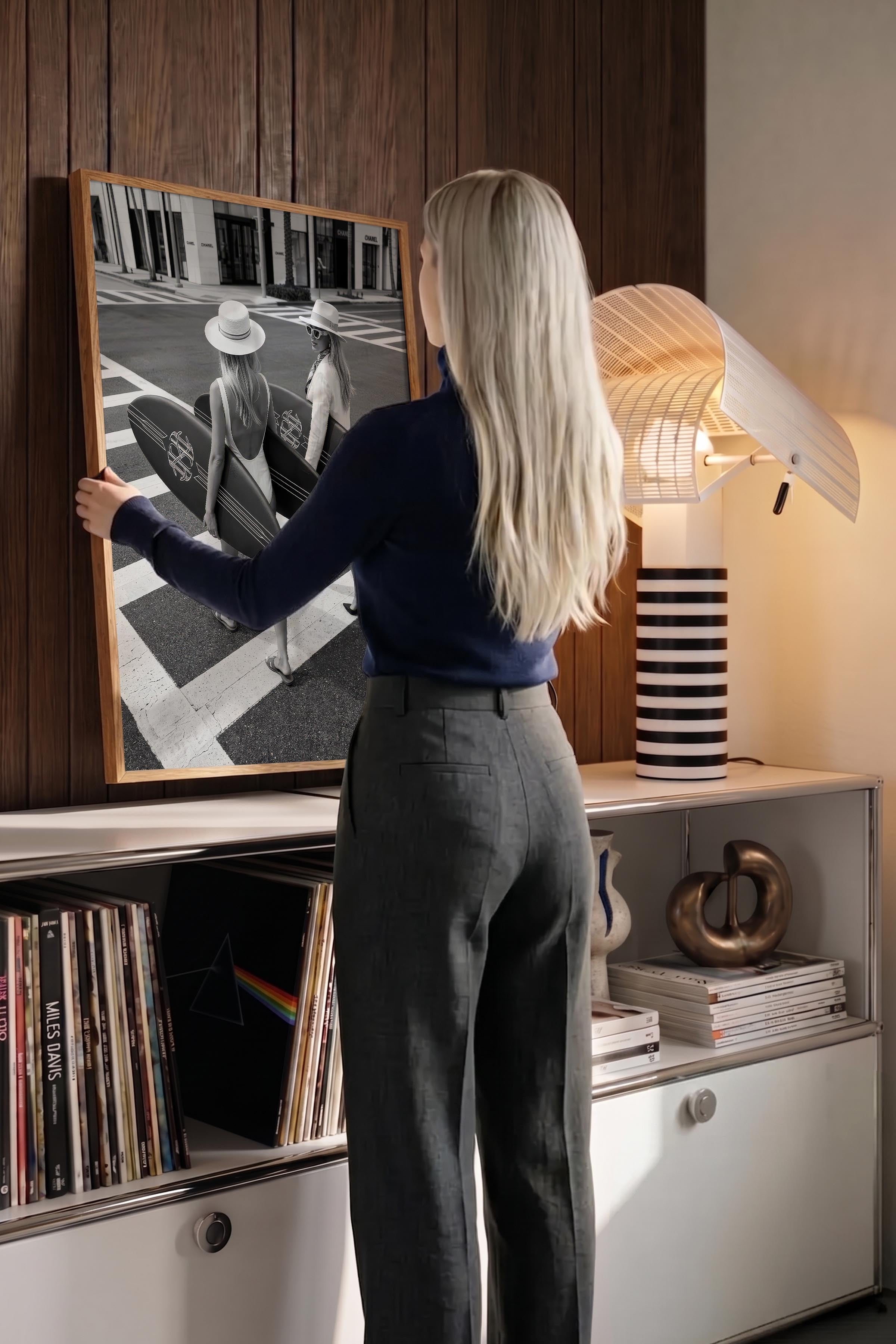Kadın ve Sörf Tahtası Posteri, Ahşap Çerçeveli Poster, Old Money Serisi, NO:113130