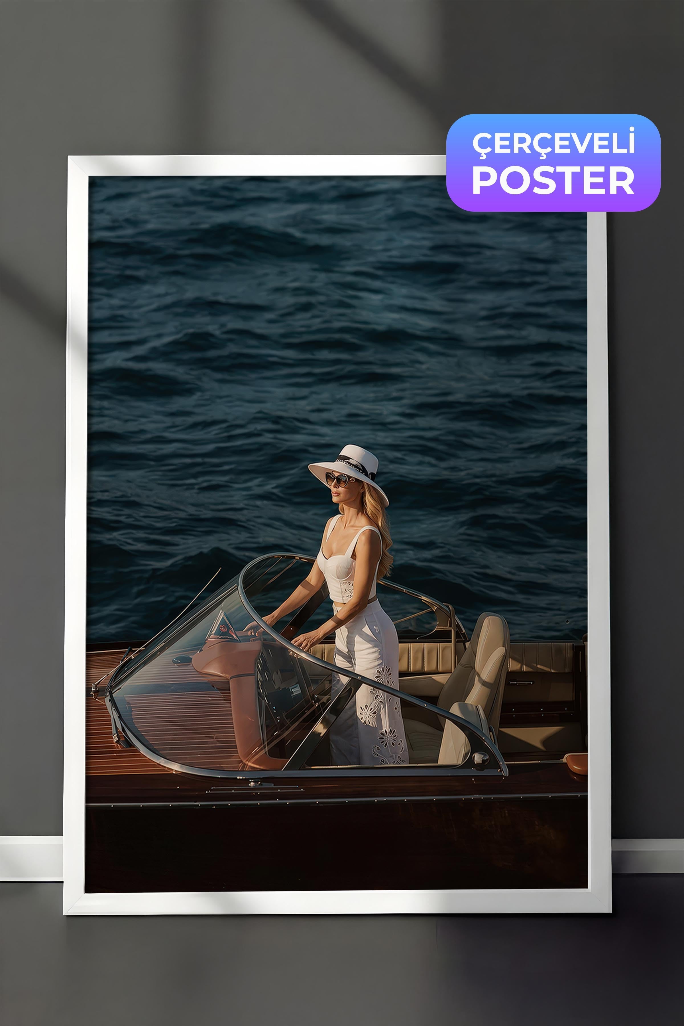 Kadın ve Tekne Posteri, Beyaz Çerçeveli Poster, Old Money Serisi, NO:113169