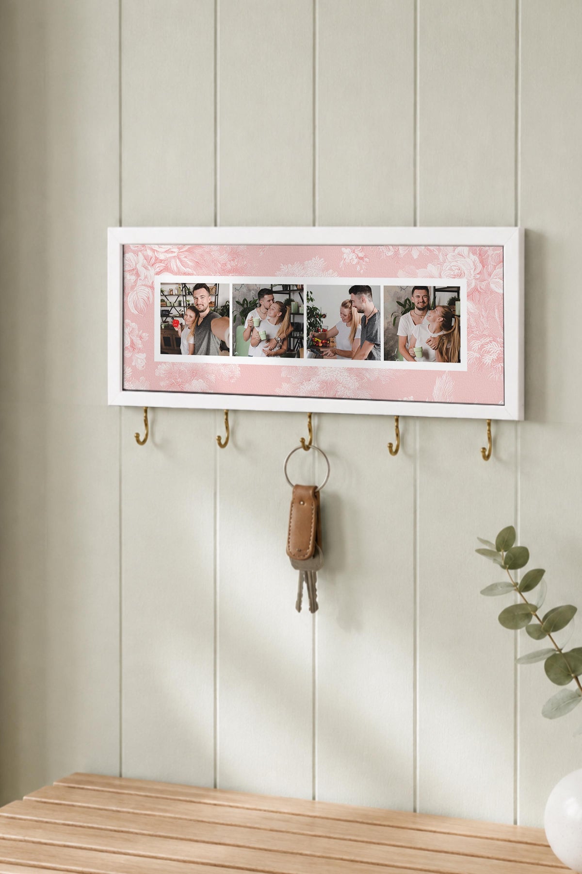 Soluk Pembe Desenli Kişiye Özel Tablo Anahtarlık, Photobooth Stili, Beyaz Fotoğraf Çerçevesi Yatay