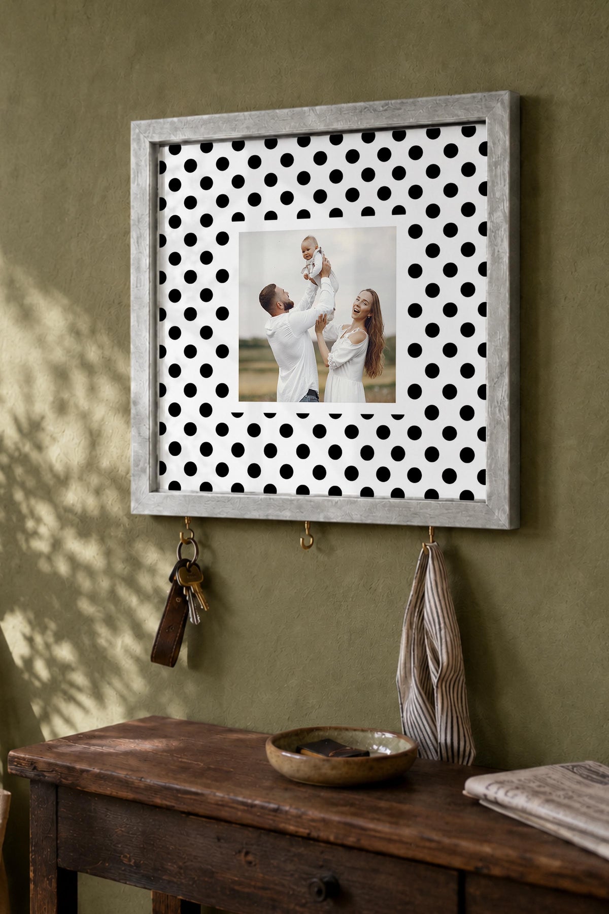 Beyaz Puantiyeli Kişiye Özel Tablo Anahtarlık, Photobooth Stili, Gümüş Fotoğraf Çerçevesi Kare