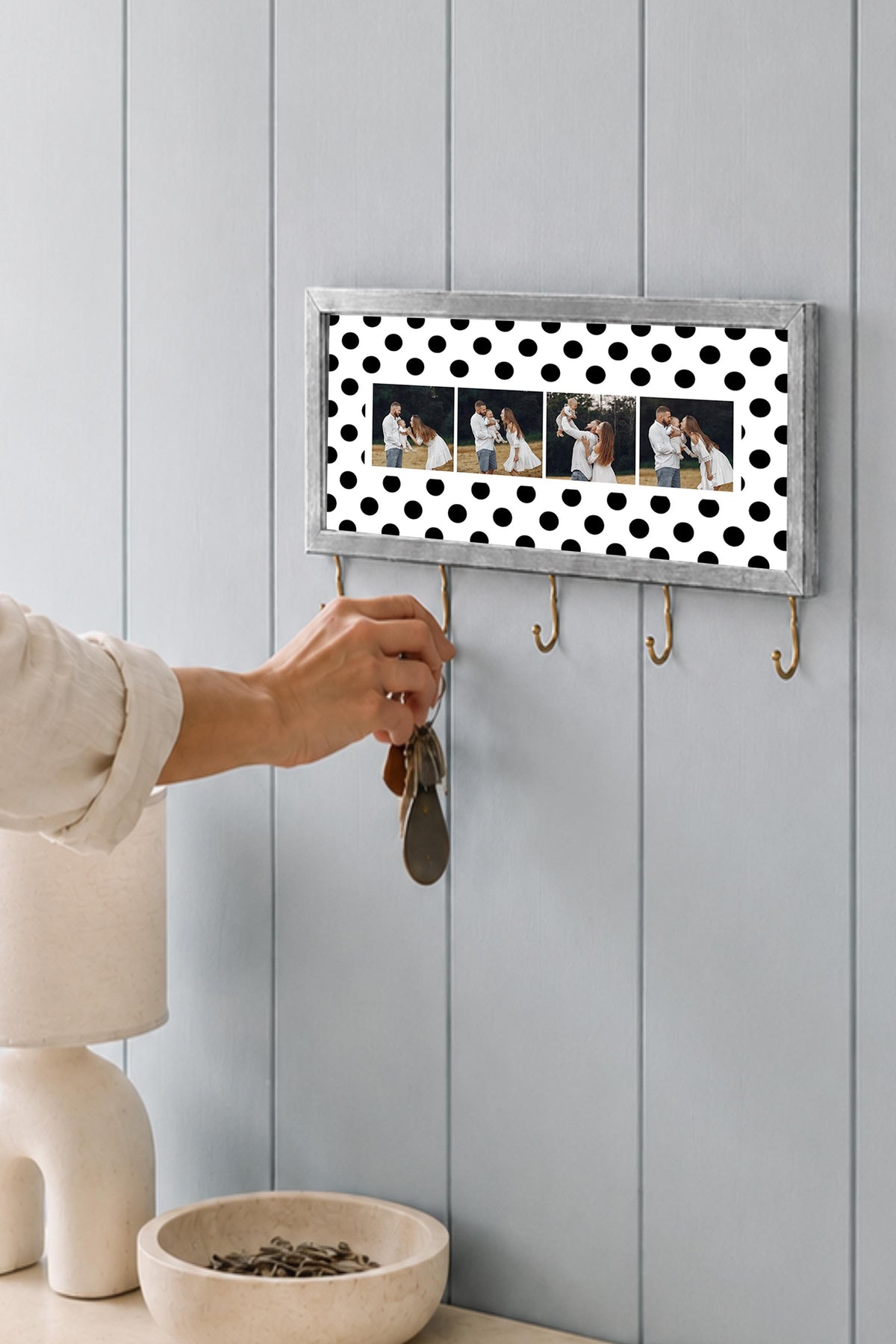 Beyaz Puantiyeli Kişiye Özel Tablo Anahtarlık, Photobooth Stili, Gümüş Fotoğraf Çerçevesi Yatay