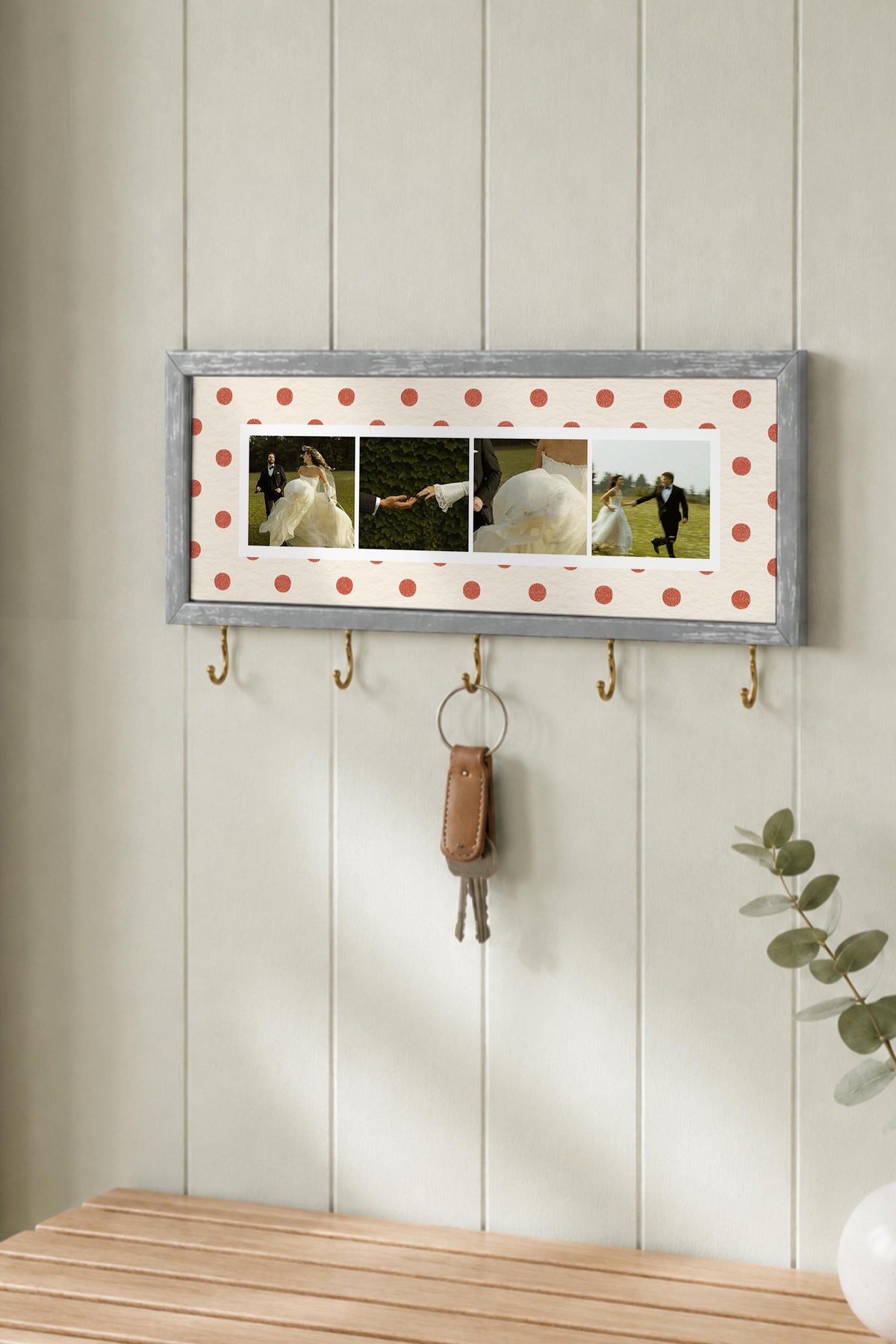 Krem Puantiyeli Kişiye Özel Tablo Anahtarlık, Photobooth Stili, Gümüş Fotoğraf Çerçevesi Yatay