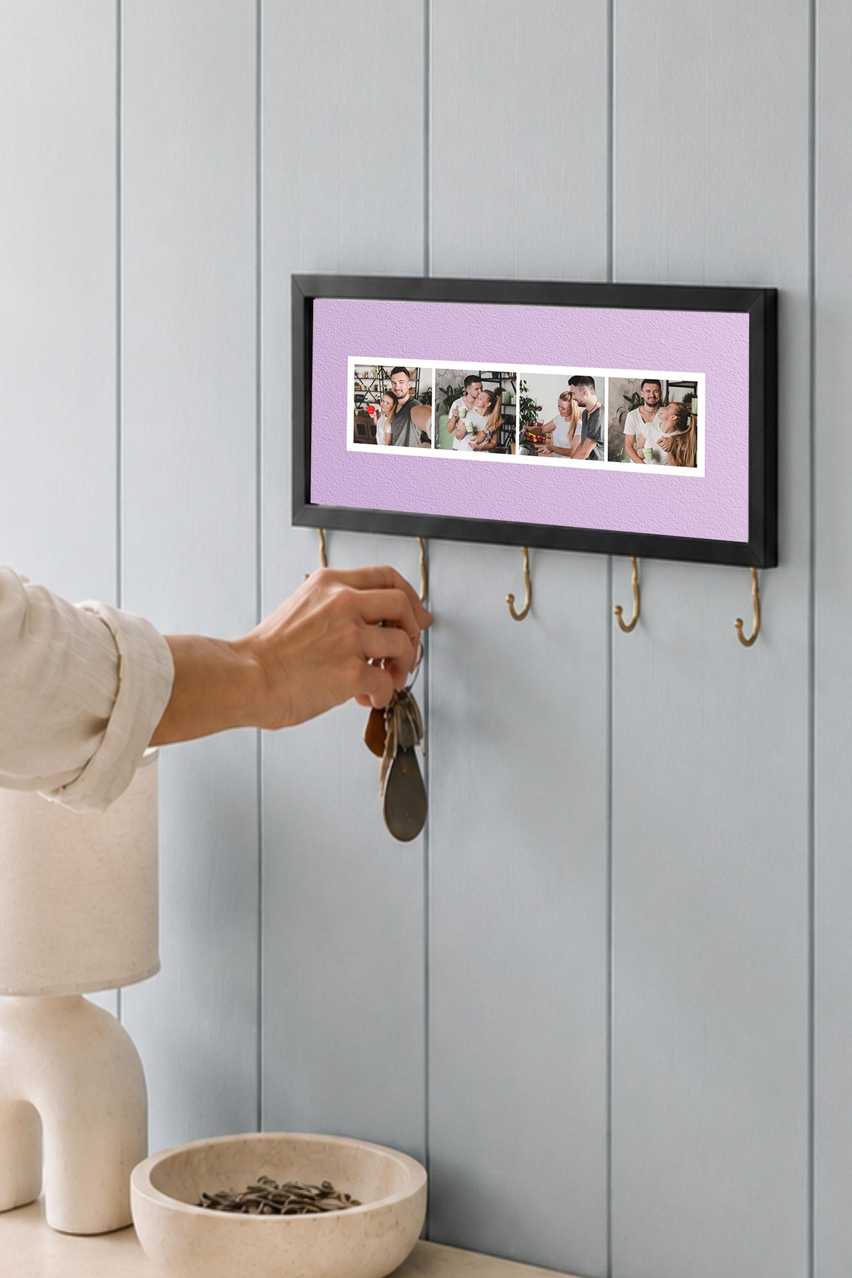 Açık Lavanta Dokulu Kişiye Özel Tablo Anahtarlık, Photobooth Stili, Siyah Fotoğraf Çerçevesi Yatay