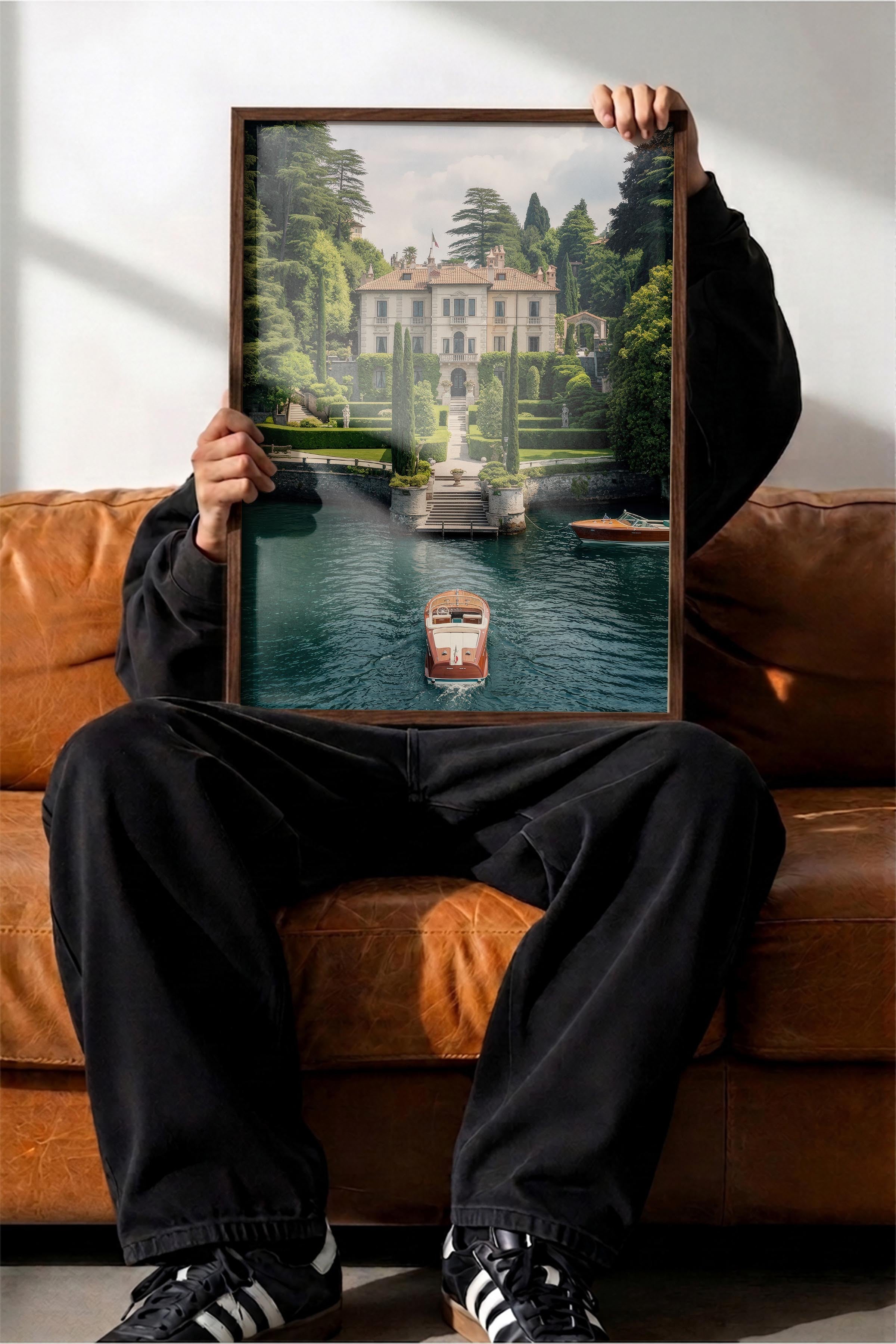 Klasik Villa ve Tekne Posteri, Kahverengi Çerçeveli Poster, Old Money Serisi, NO:113139