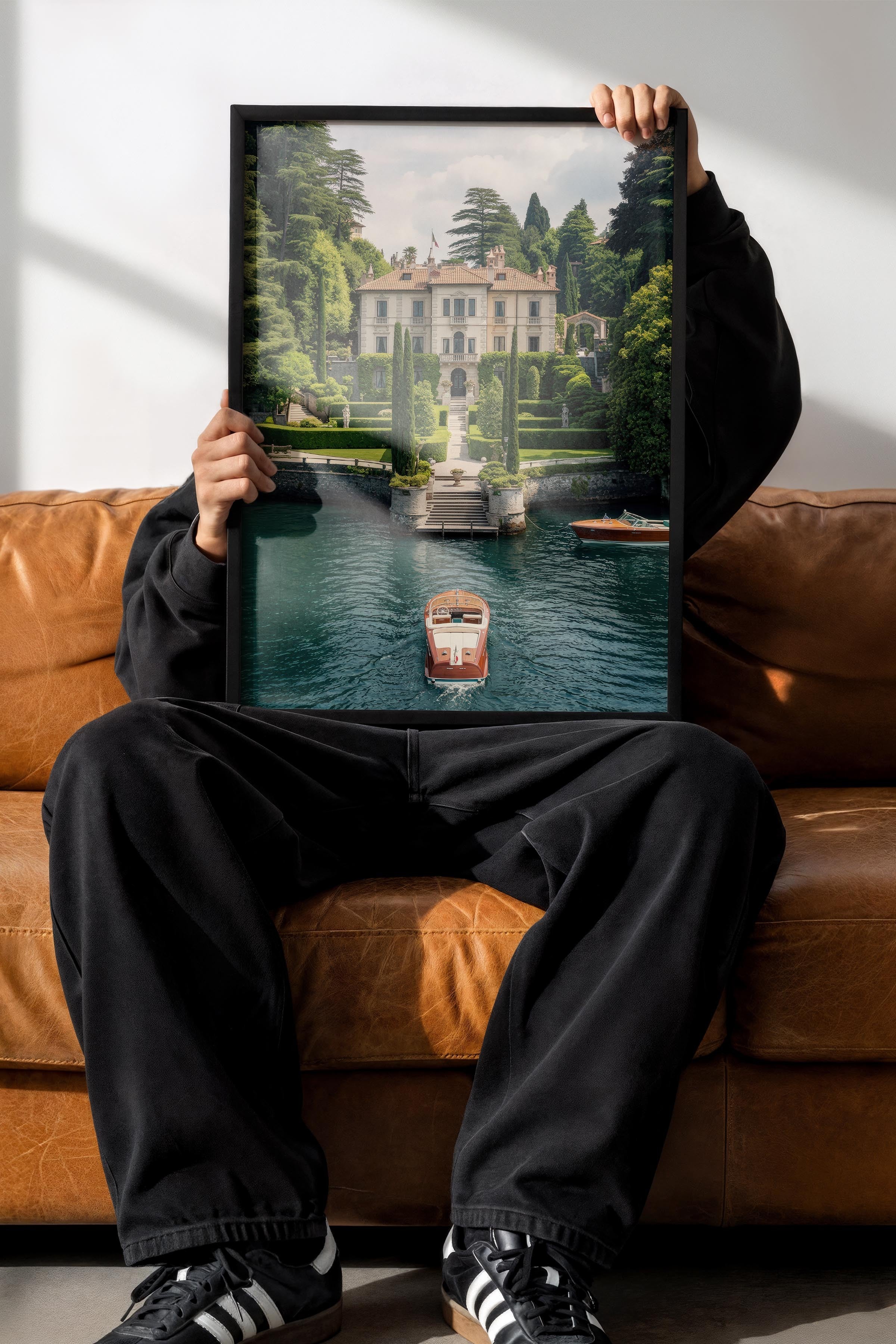 Klasik Villa ve Tekne Posteri, Siyah Çerçeveli Poster, Old Money Serisi, NO:113139