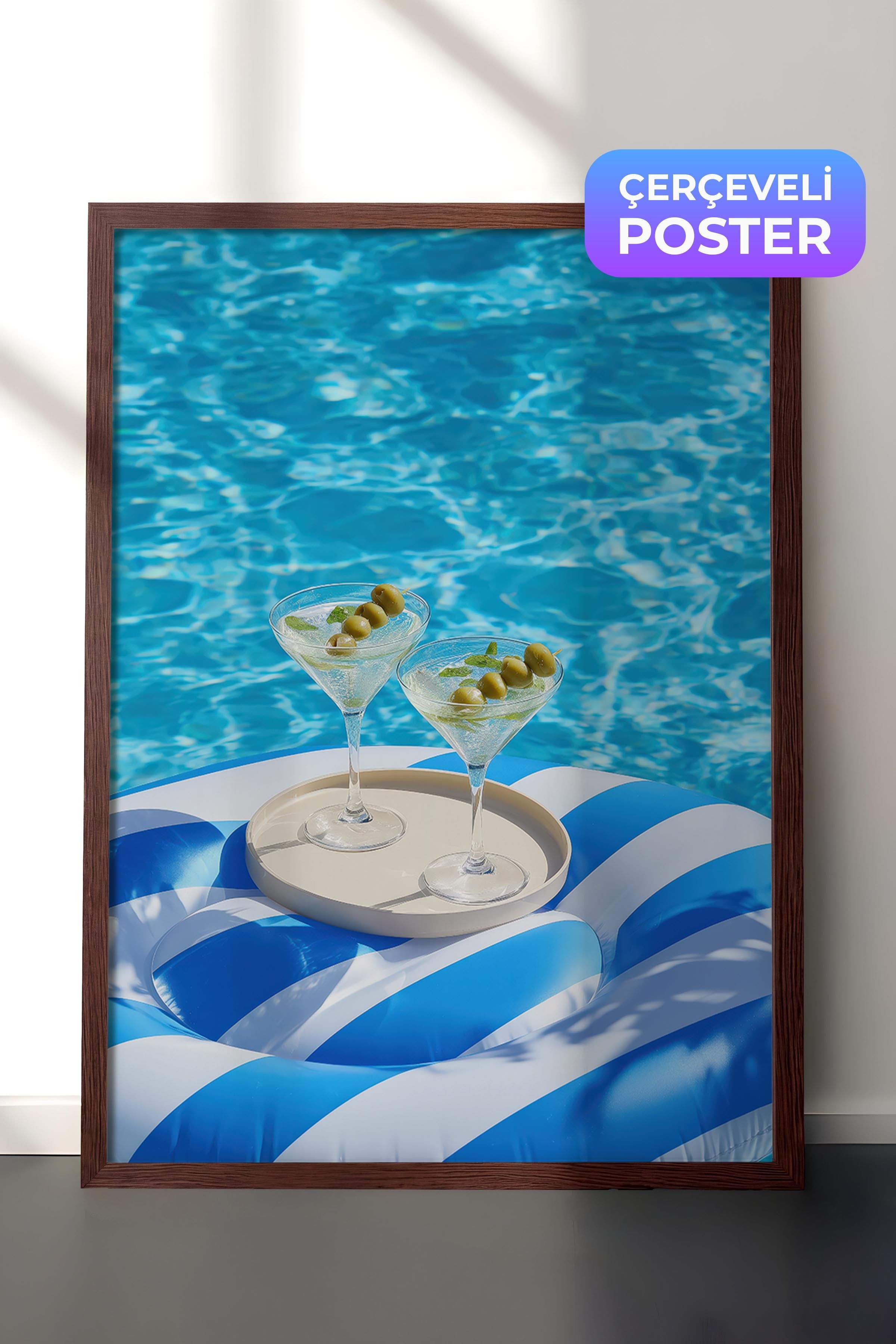 Martini ve Havuz Posteri, Kahverengi Çerçeveli Poster, Old Money Serisi, NO:113212