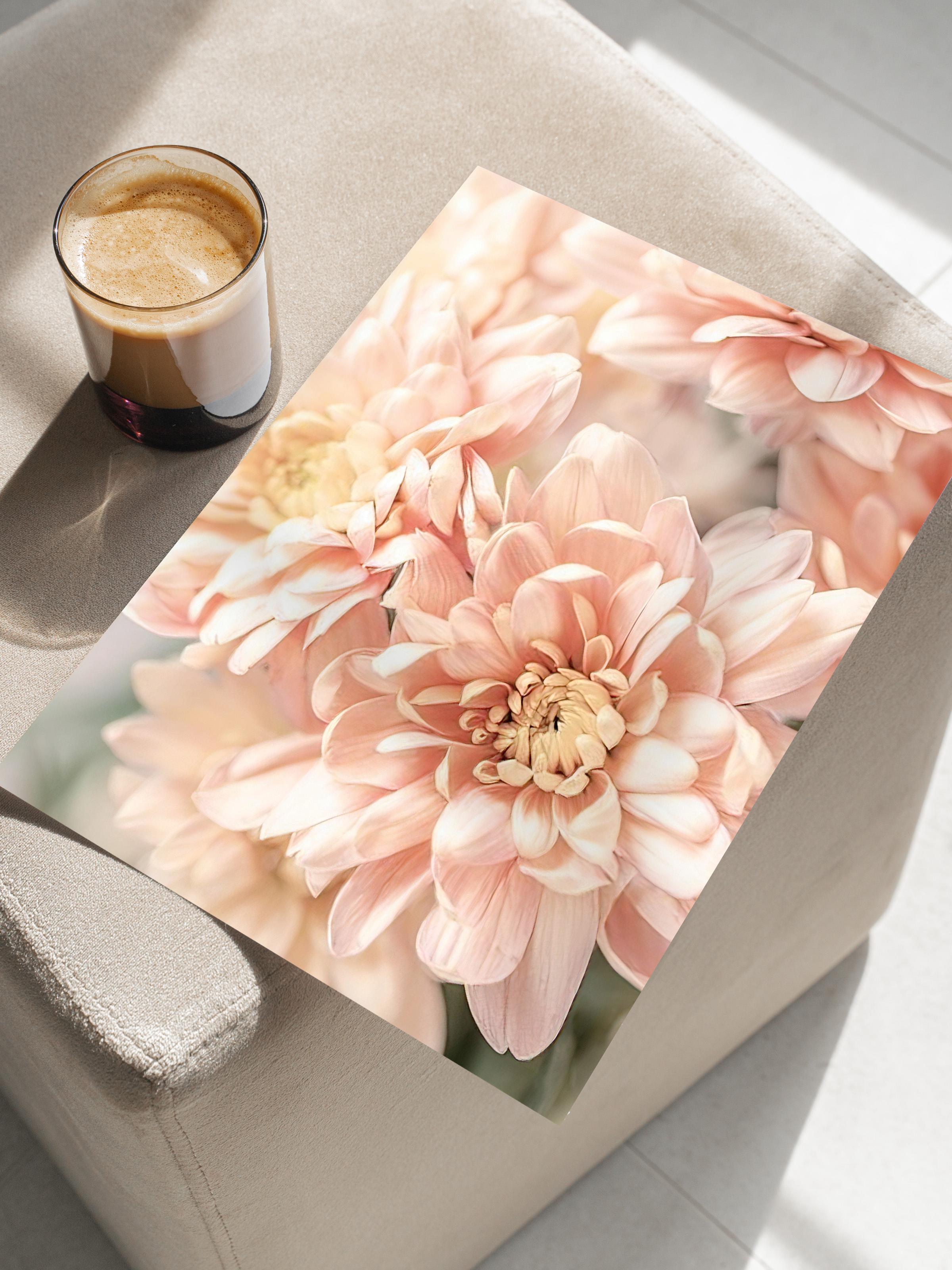 Pastel Dahlias Poster, Çerçevesiz Duvar Posteri, Dikey Duvar Tablosu Comfort Serisi NO:108388