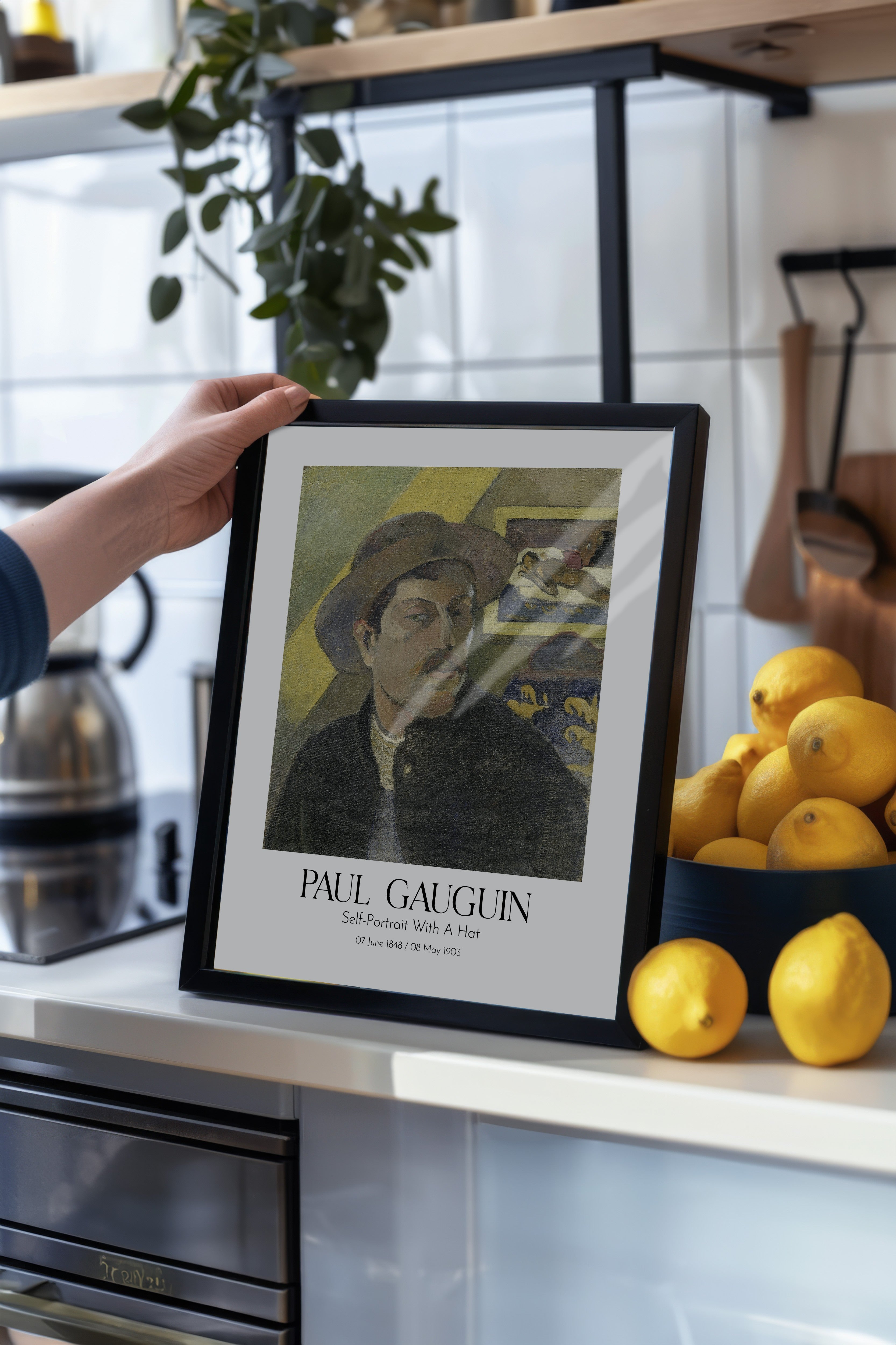 Paul Gauguin - Self-Portrait With A Hat, Siyah Çerçeveli Tablo, Sanat Serisi NO:110557