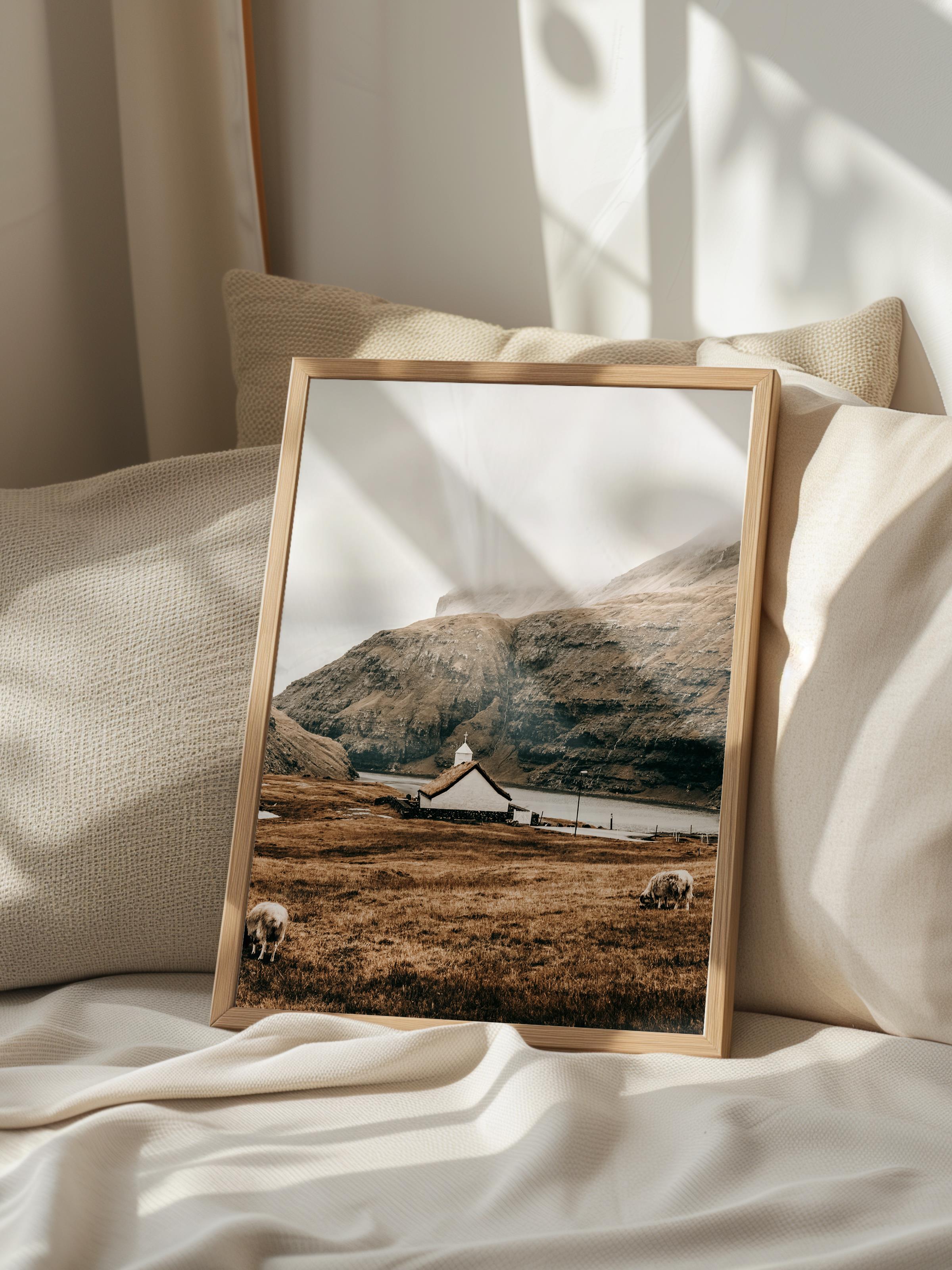 Rustic Çerçevesiz Poster, İskandinav Kahverengi Poster, NO:125 Ahşap Kulübe ve Dağ Fotoğraf, Dikey